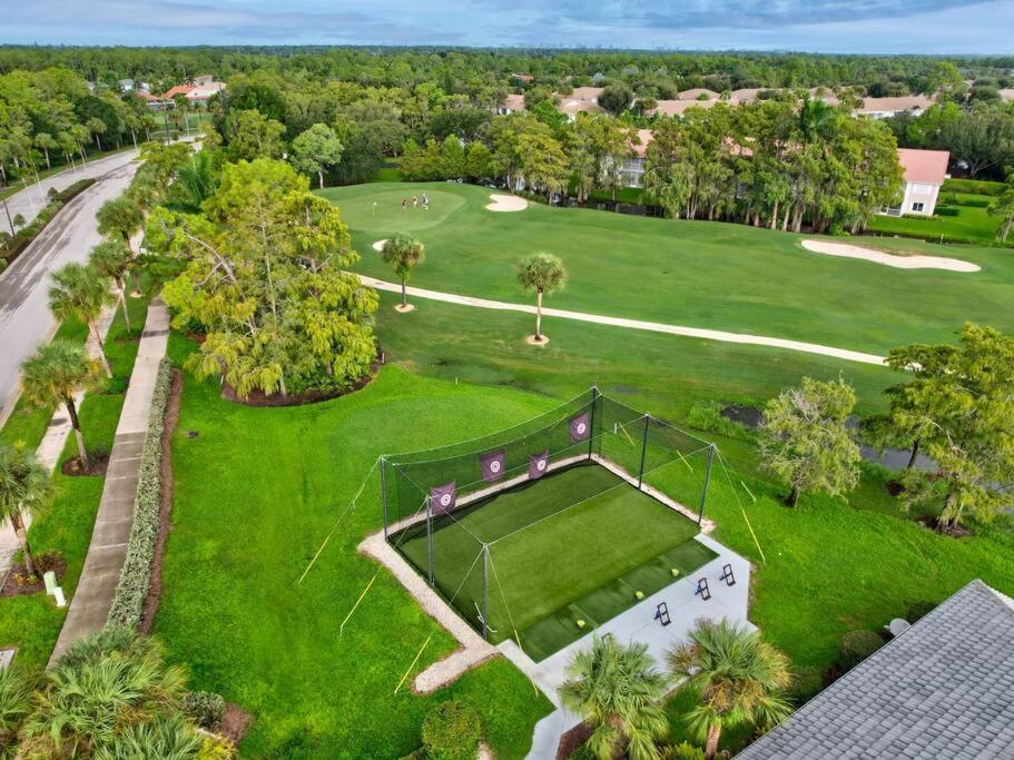 Modern In Heart Of Villa Naples