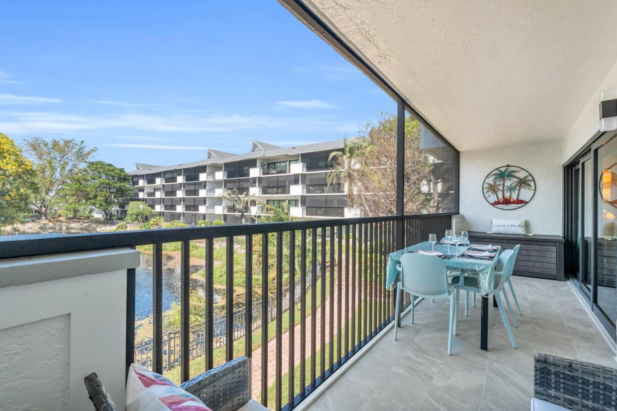 Holiday home Second Floor With And Fountain View Naples