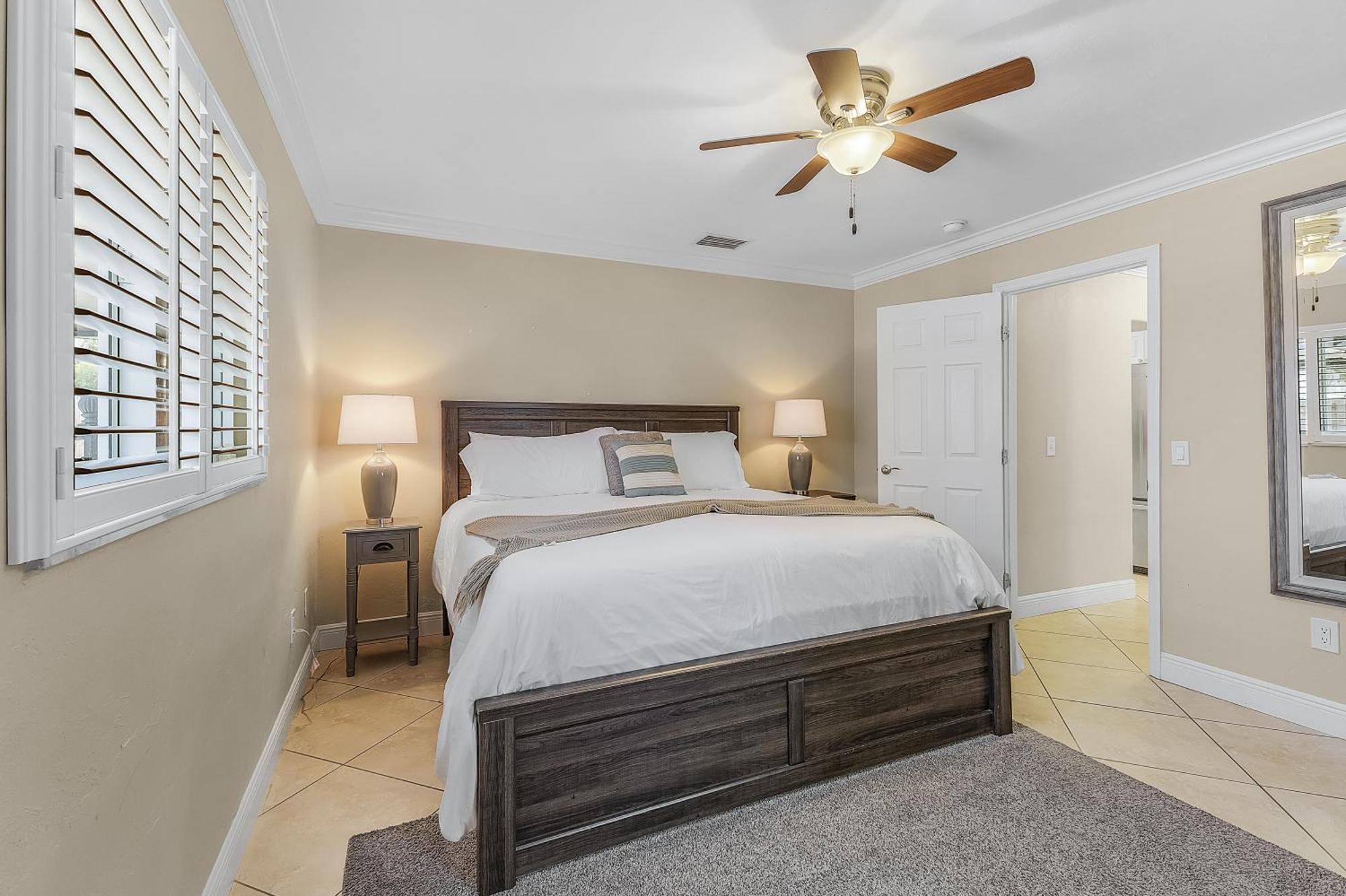 Relax And Unwind Spacious Pool Close To