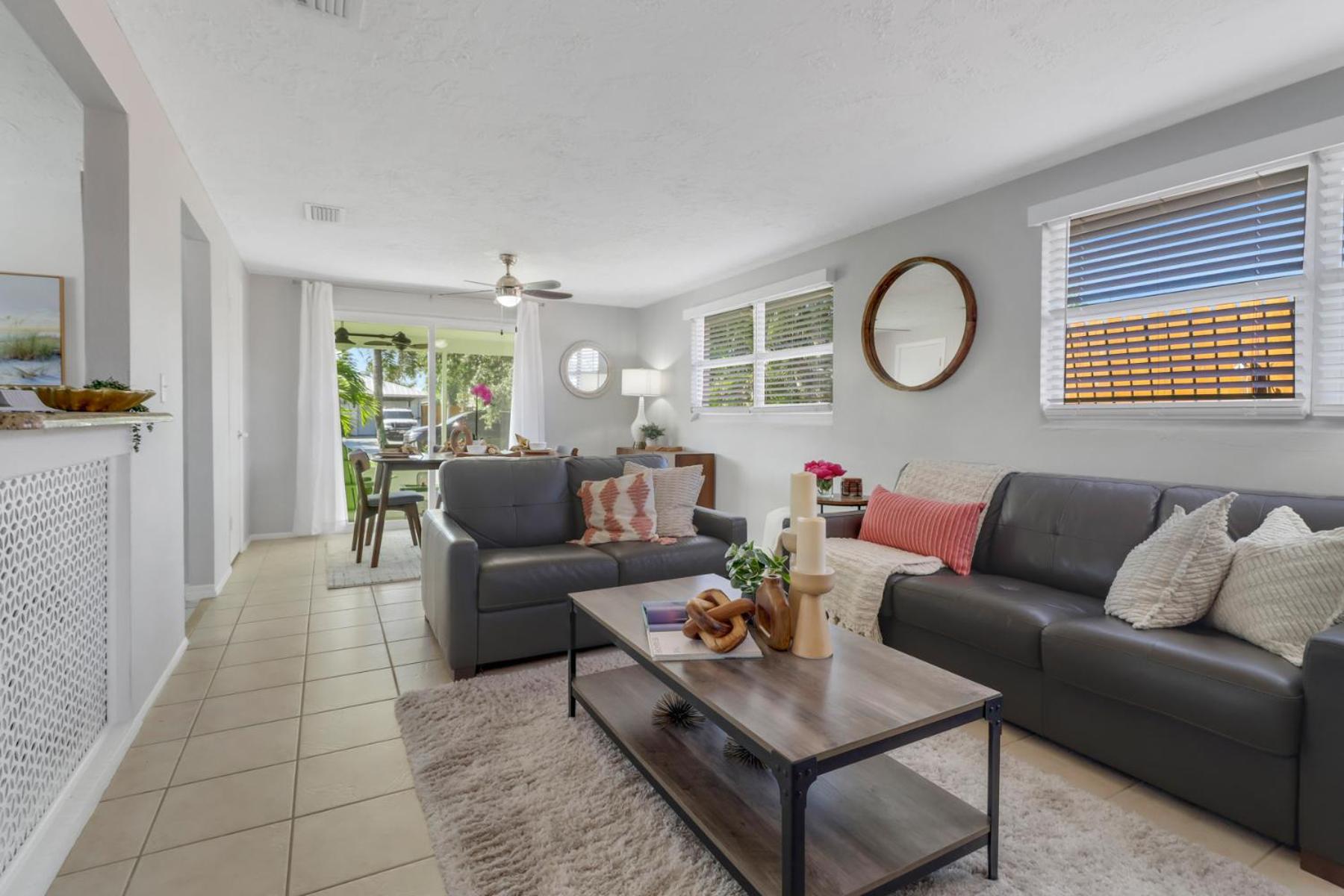 Little House W/ Pool&spa - 5 Minutes To Vanderbilt