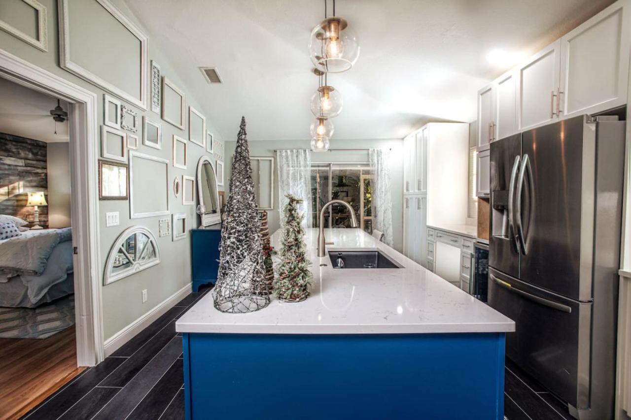 Modern Loft Just Minutes To Holiday home