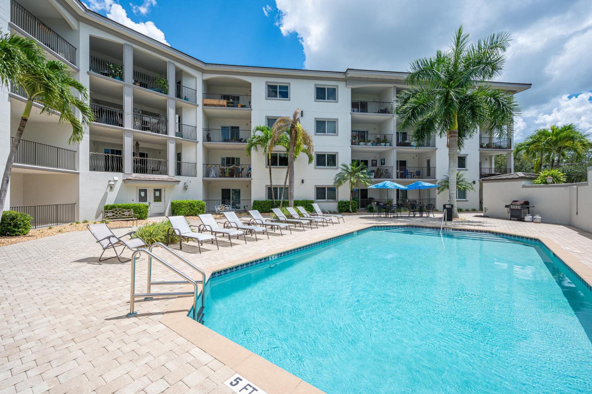 Modern 1br Condo-5 Min Bike Ride To The Beach Apartment *