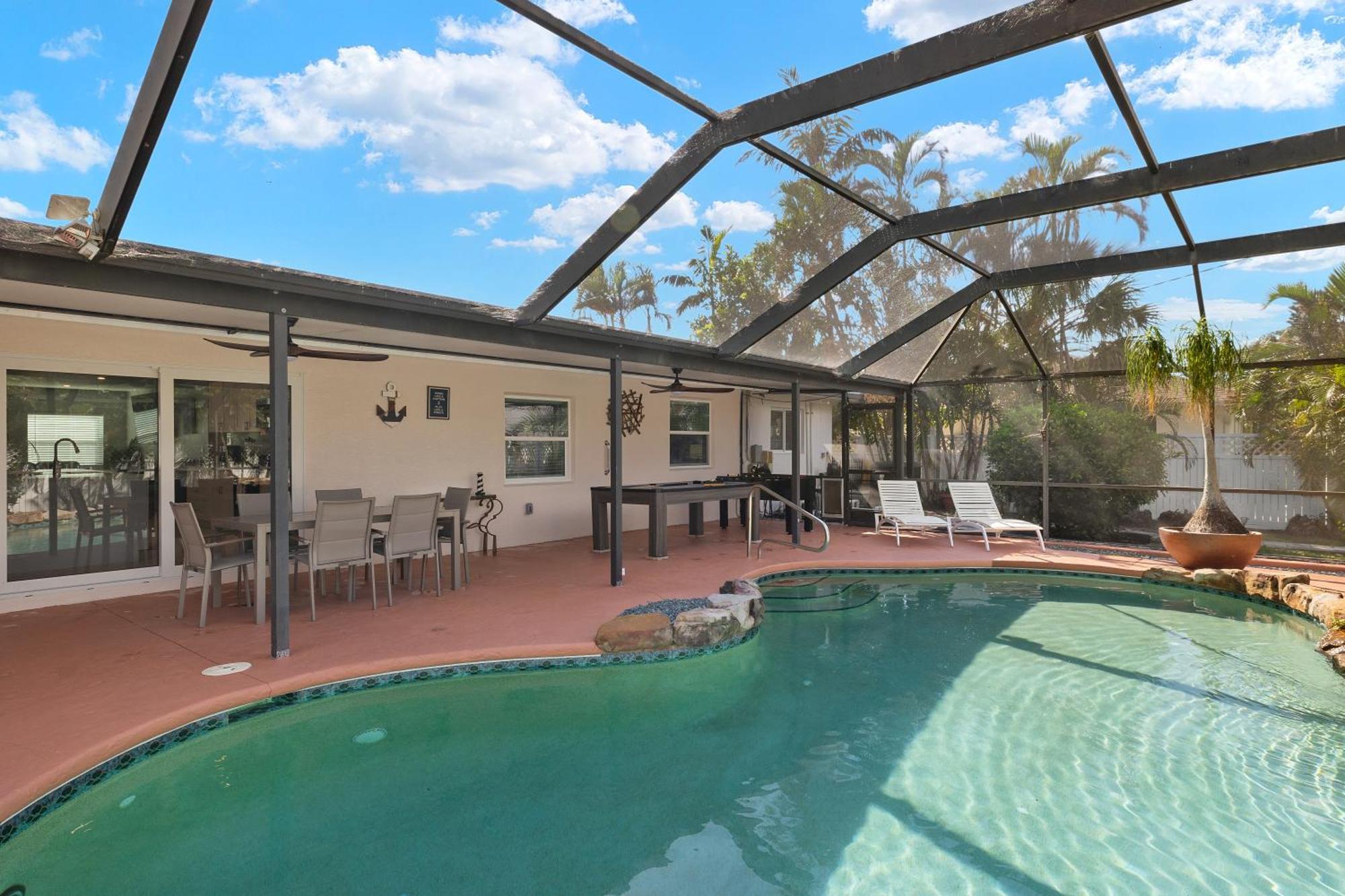 Holiday home 6 Bed 4 Bath Family Fun Pool Near Beach! Naples