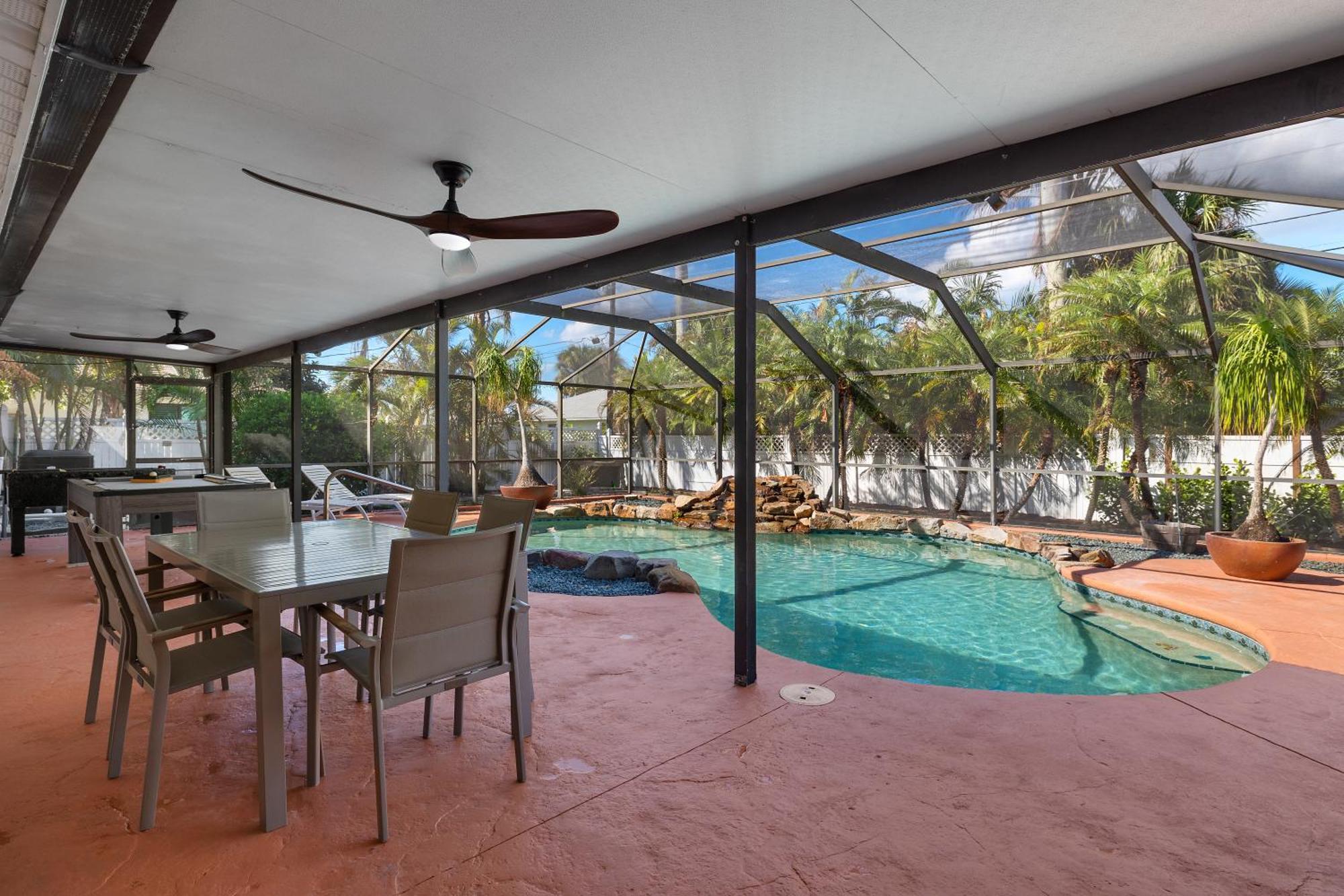 6 Bed 4 Bath Family Fun Pool Near Beach!