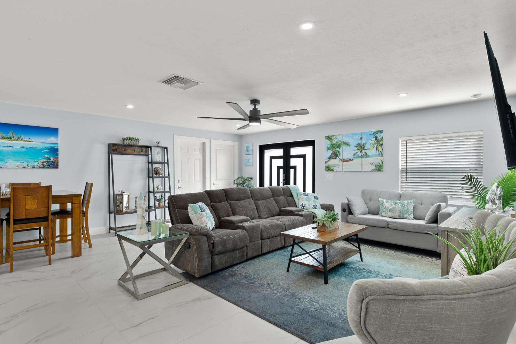6 Bed 4 Bath Family Fun Pool Near Beach! Holiday home Naples