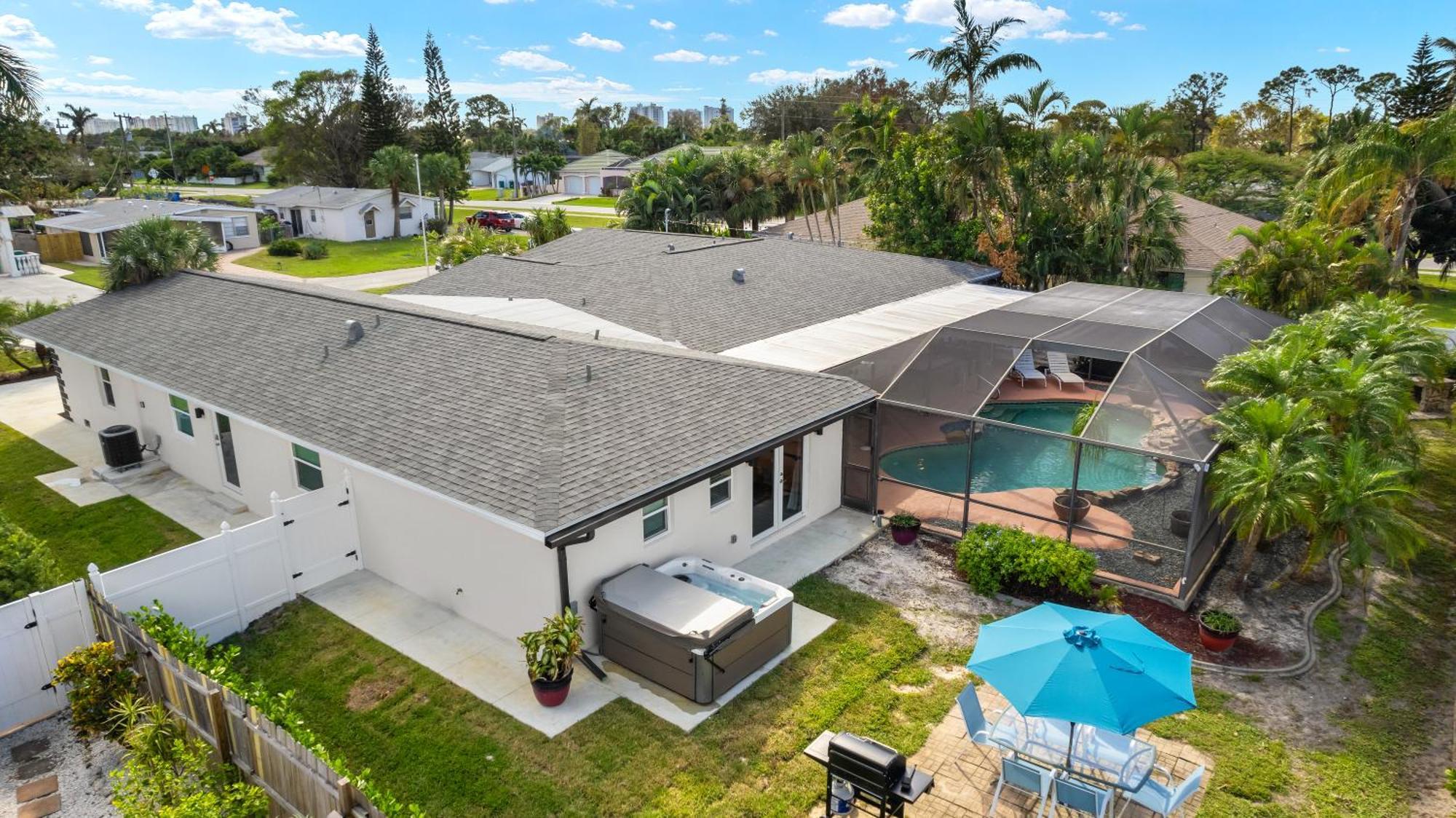 Holiday home 6 Bed 4 Bath Family Fun Pool Near Beach!