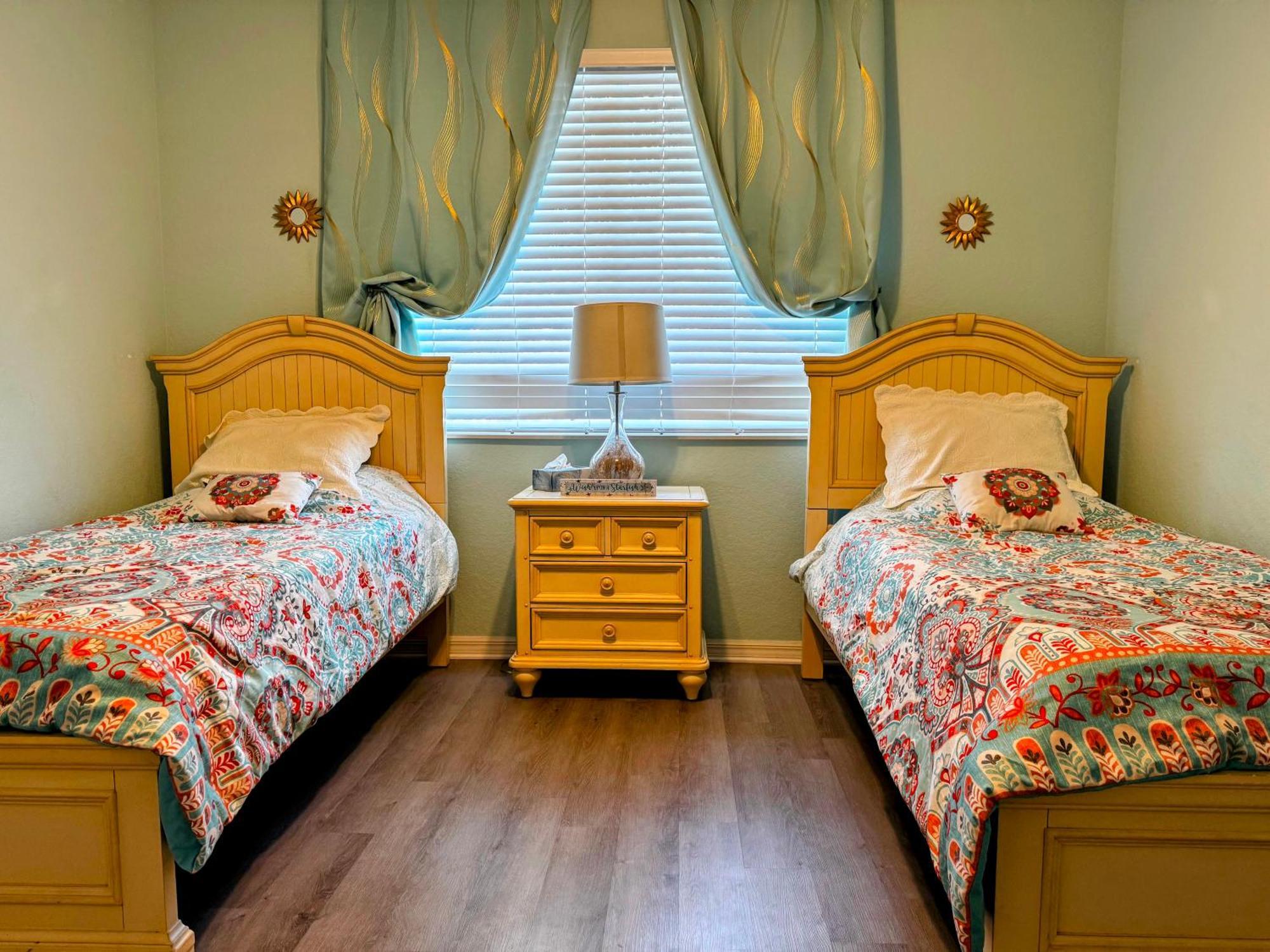 Stunning 2-bedroom Den In Greenlinks * Naples