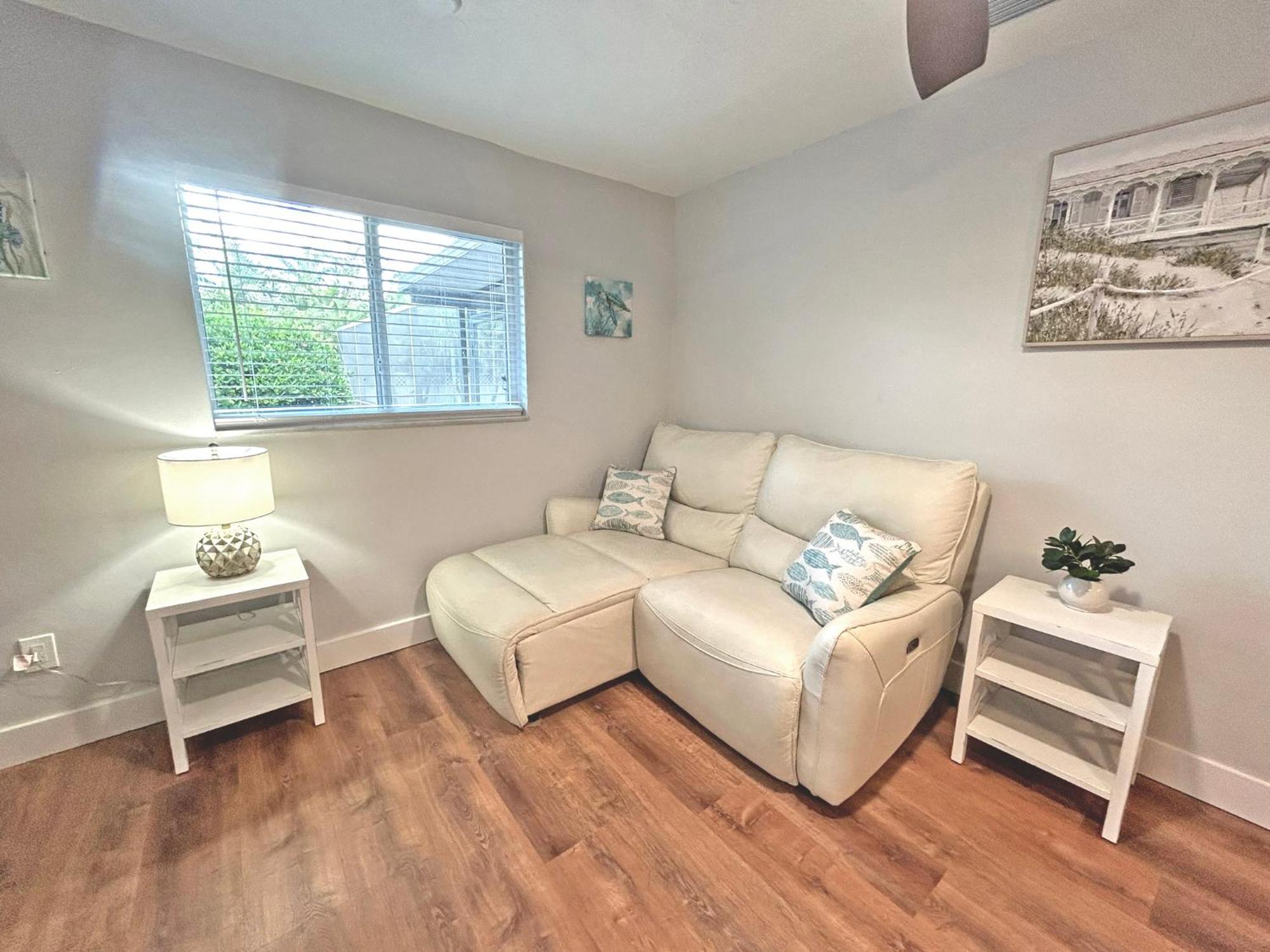 2 Bed 2 Bath Modern * Naples