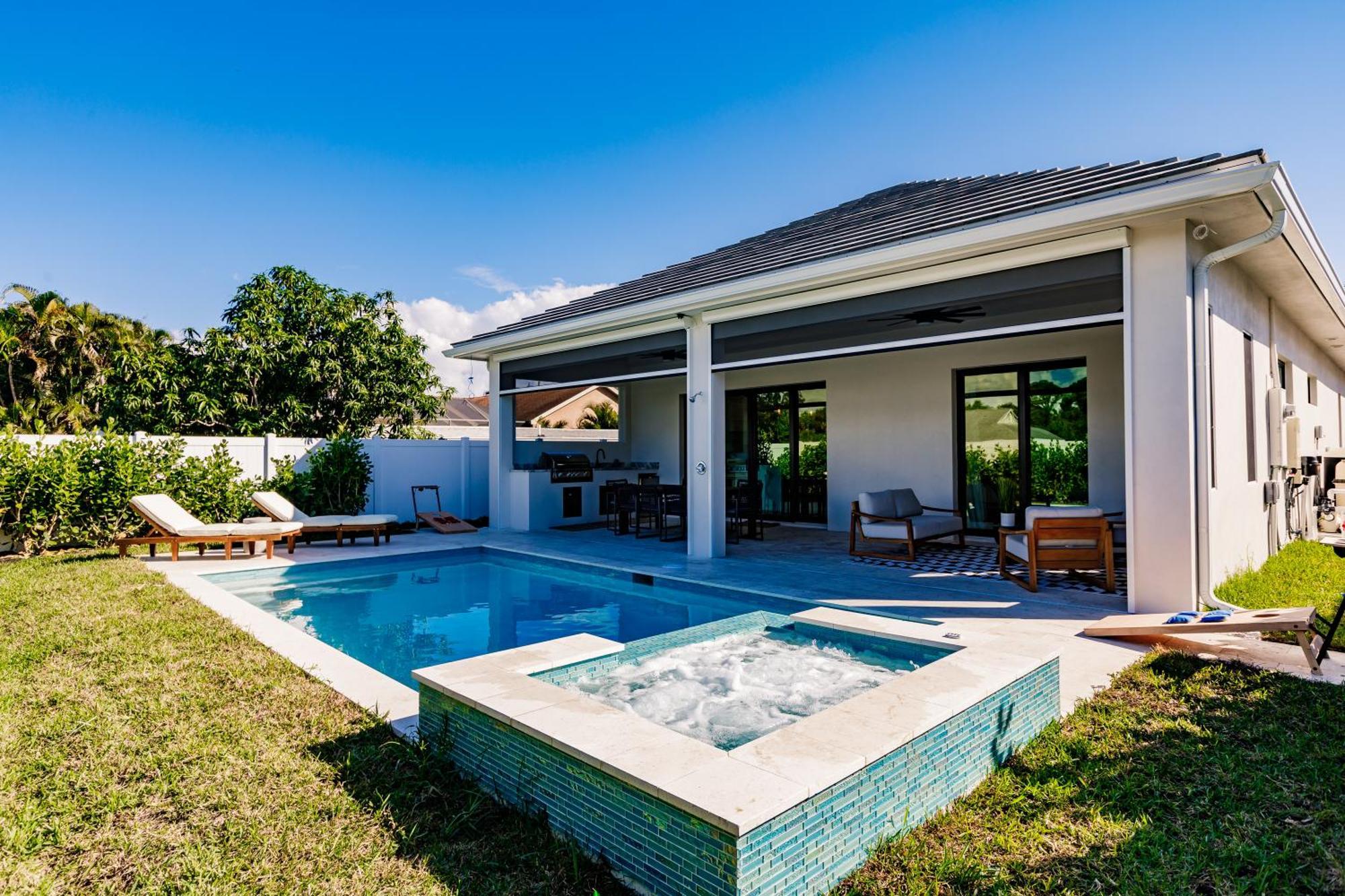 Luxe Coastal Getaway Vanderbilt Holiday home Naples