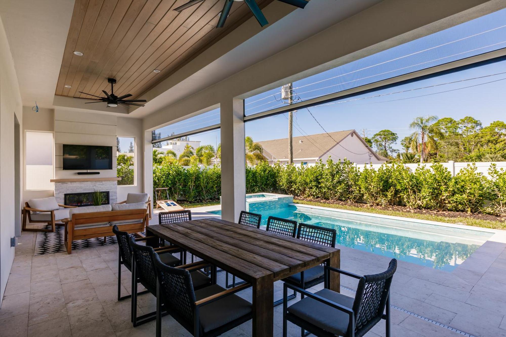 Luxe Coastal Getaway Vanderbilt Naples