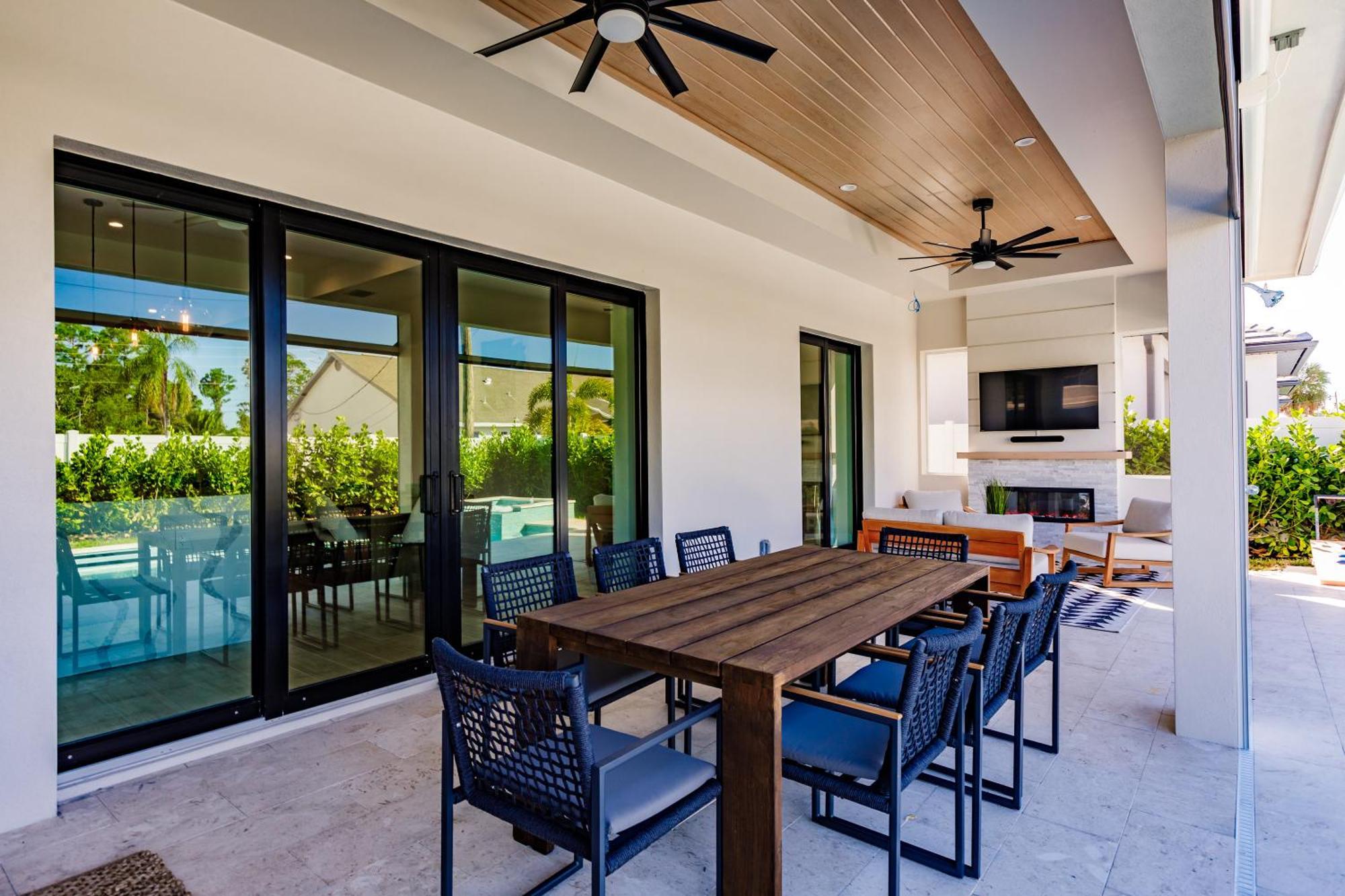 Luxe Coastal Getaway Vanderbilt Holiday home Naples