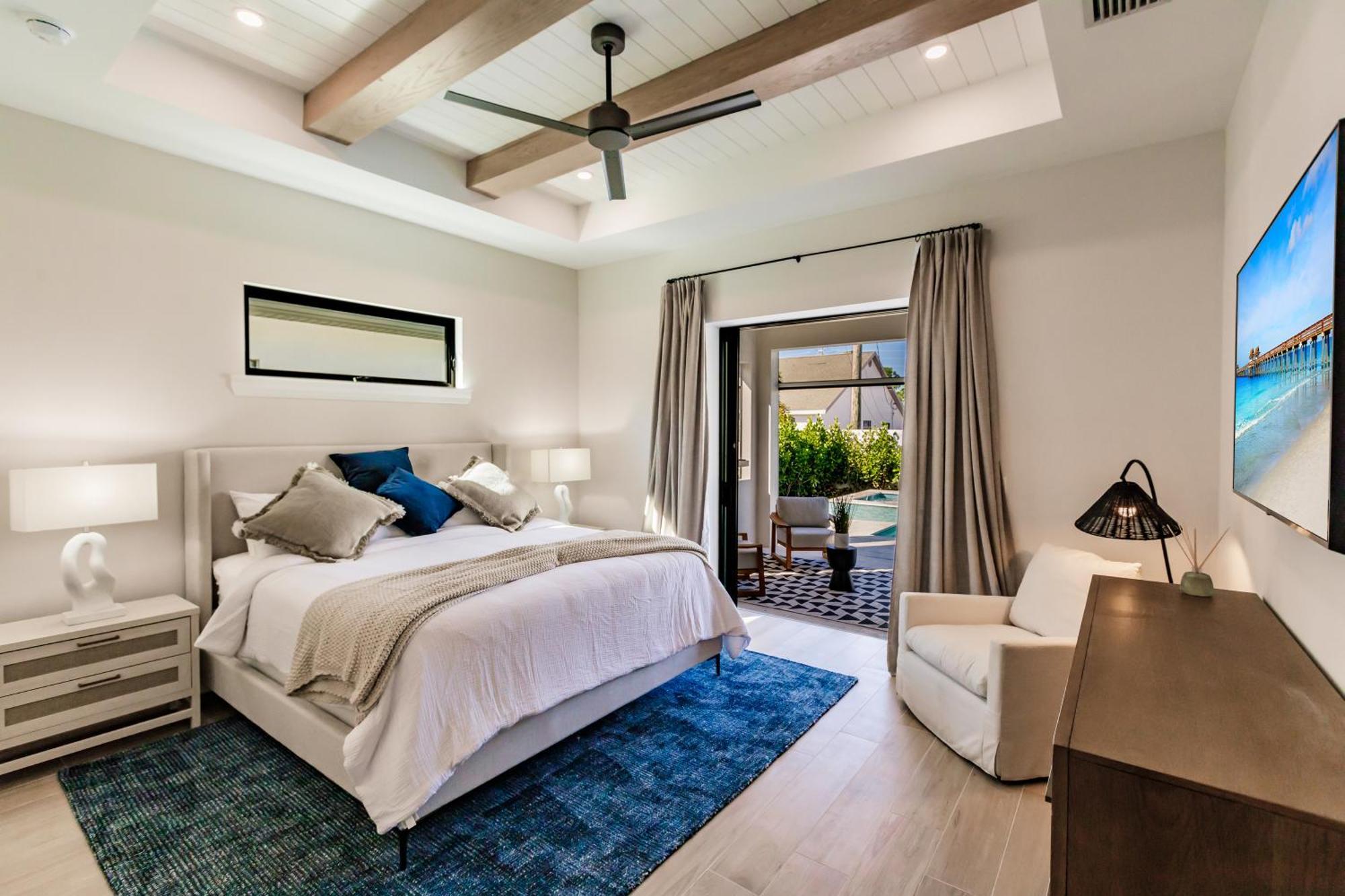 Luxe Coastal Getaway Vanderbilt Naples