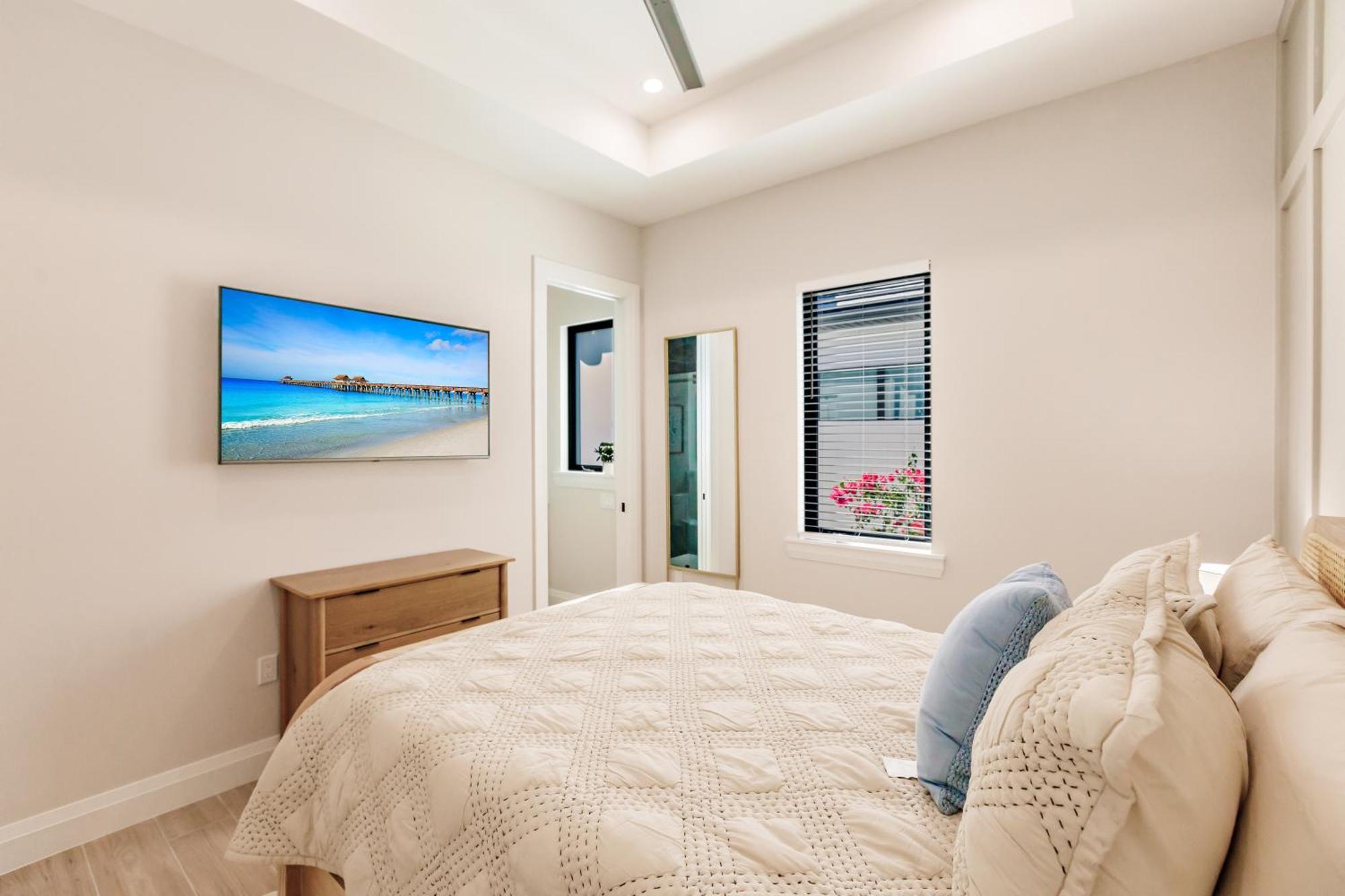 Luxe Coastal Getaway Vanderbilt Naples