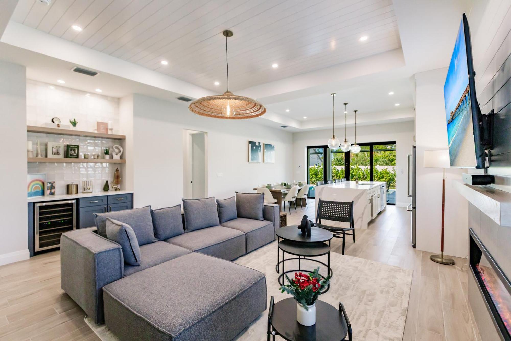 Luxe Coastal Getaway Vanderbilt Naples