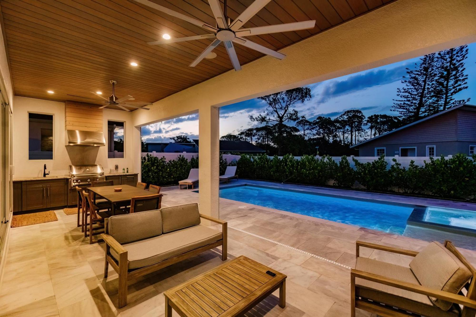 Holiday home Modern Luxury Coastal Bikinis & Martinis *