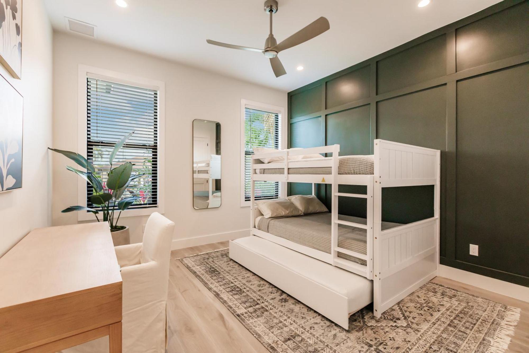 Coastal Elegance Dual Master Bedroom Retreat 3-3 Naples