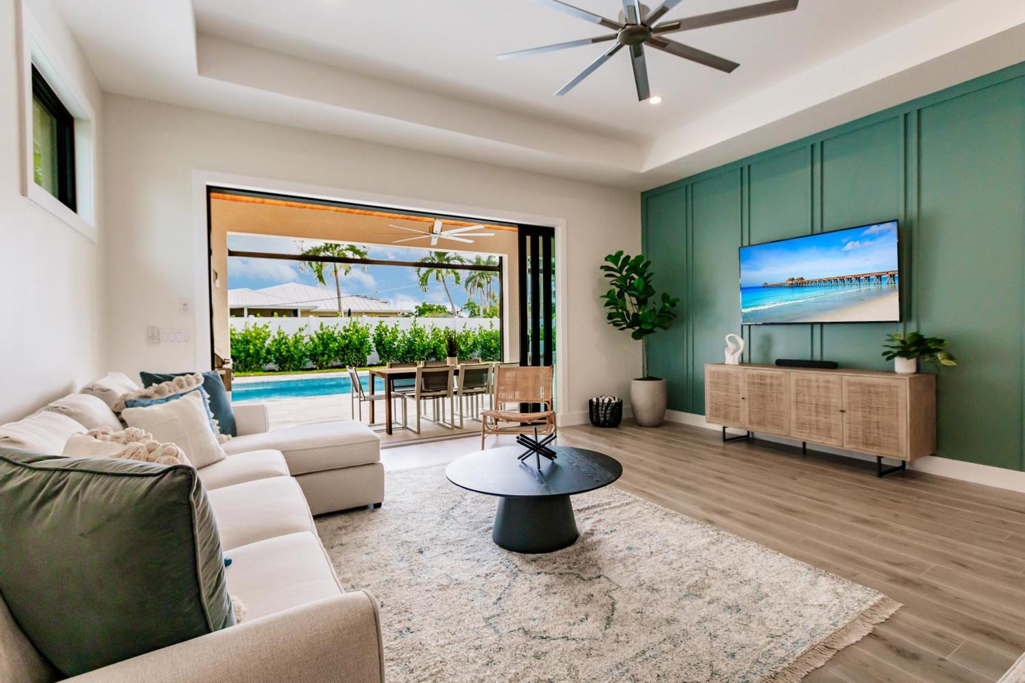 Holiday home Coastal Elegance Dual Master Bedroom Retreat 3-3 Naples