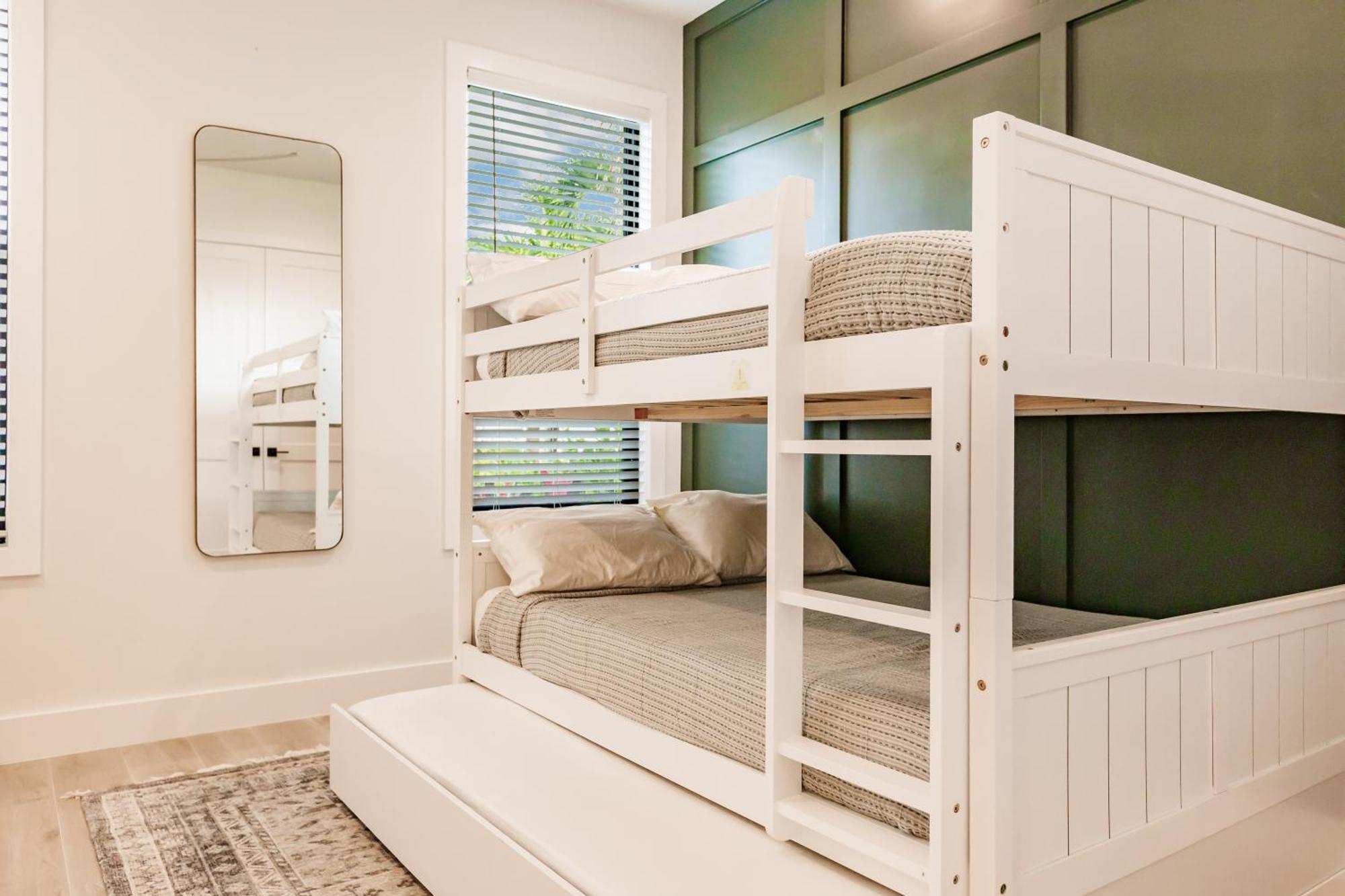 Coastal Elegance Dual Master Bedroom Retreat 3-3 Naples