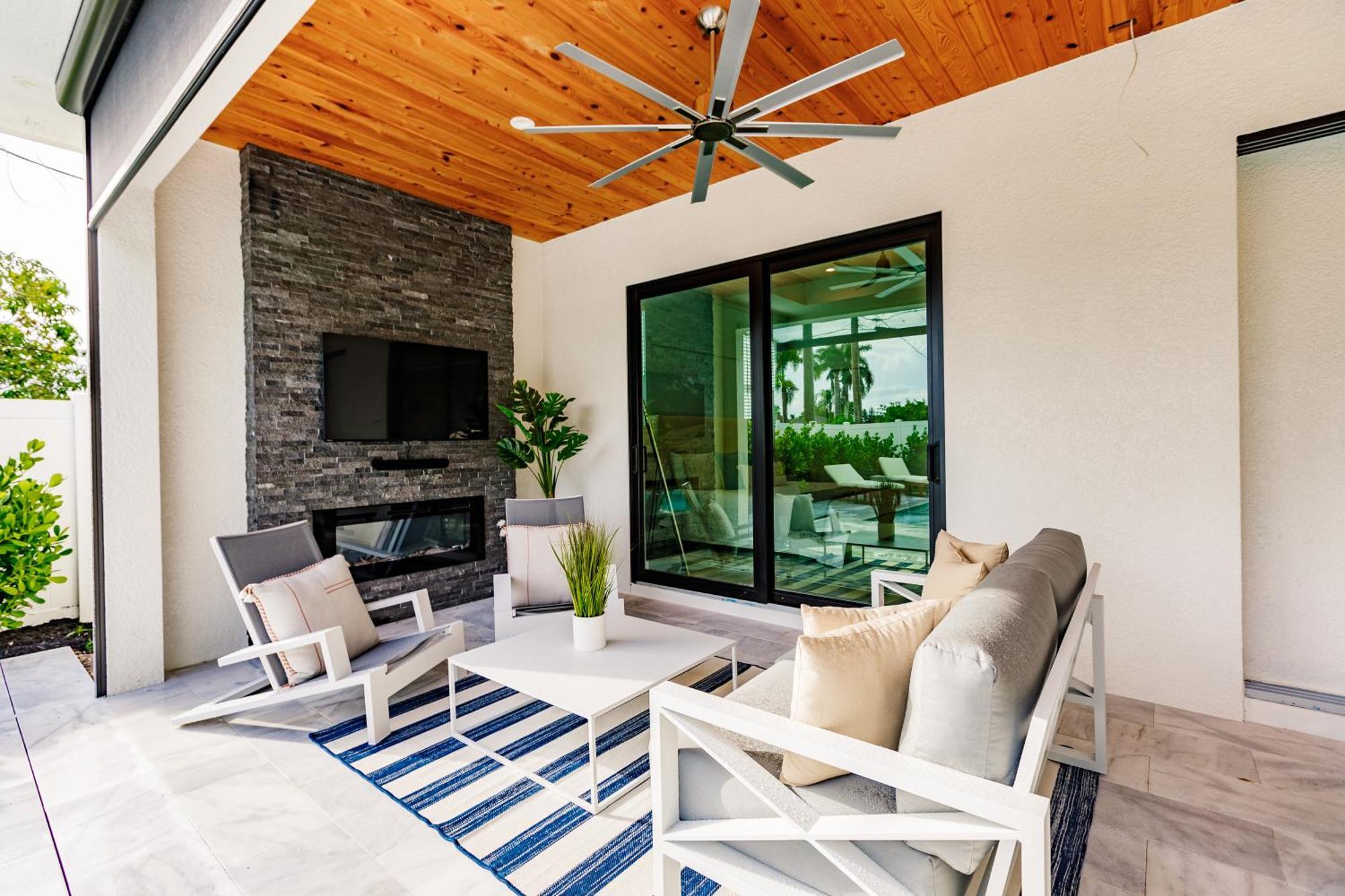 Coastal Elegance Dual Master Bedroom Retreat 3-3 Holiday home Naples
