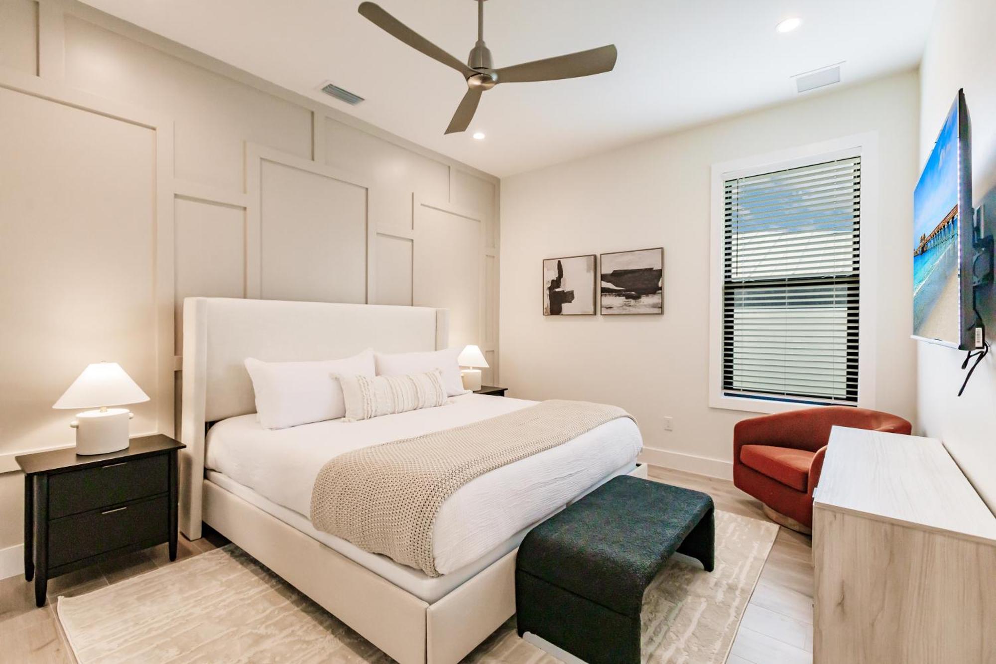 Coastal Elegance Dual Master Bedroom Retreat 3-3 * Naples