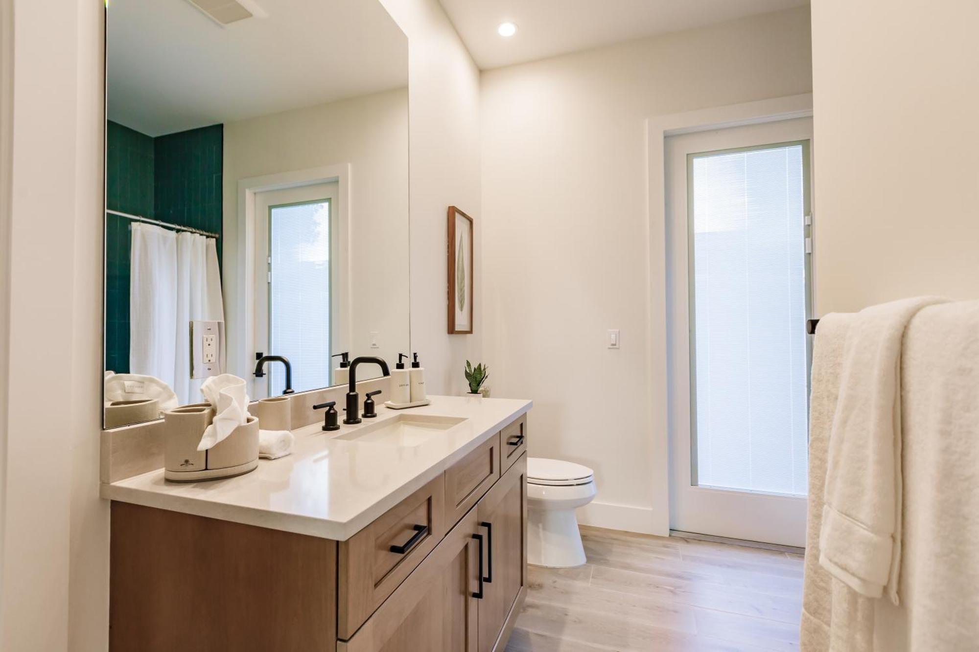 Coastal Elegance Dual Master Bedroom Retreat 3-3 * Naples