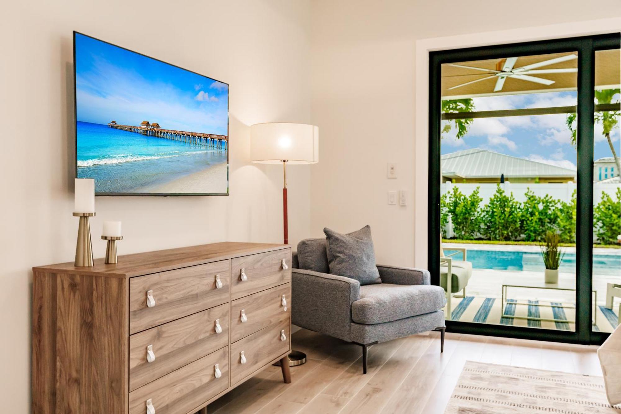 Coastal Elegance Dual Master Bedroom Retreat 3-3 Holiday home *