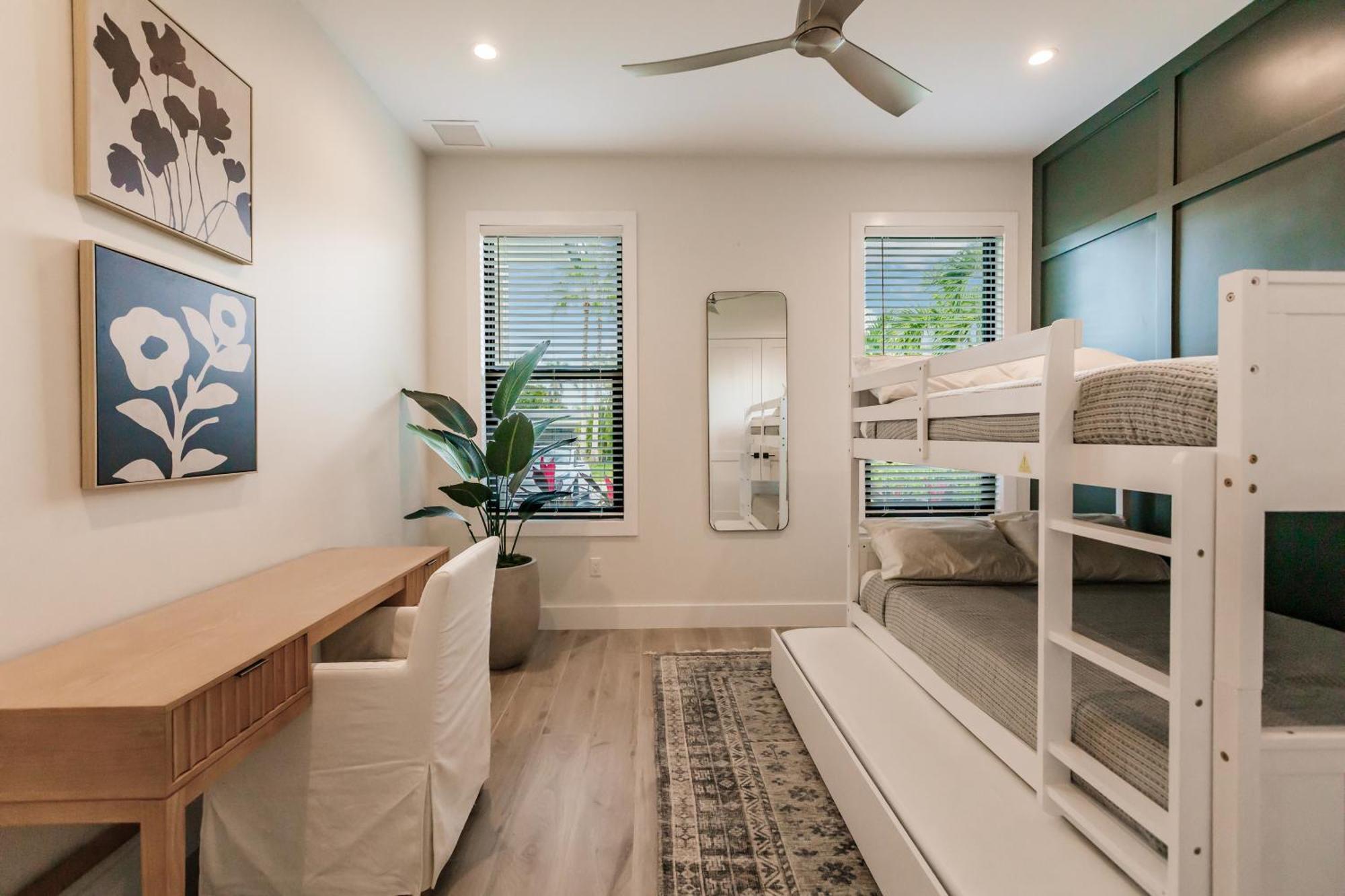 Coastal Elegance Dual Master Bedroom Retreat 3-3 Holiday home Naples