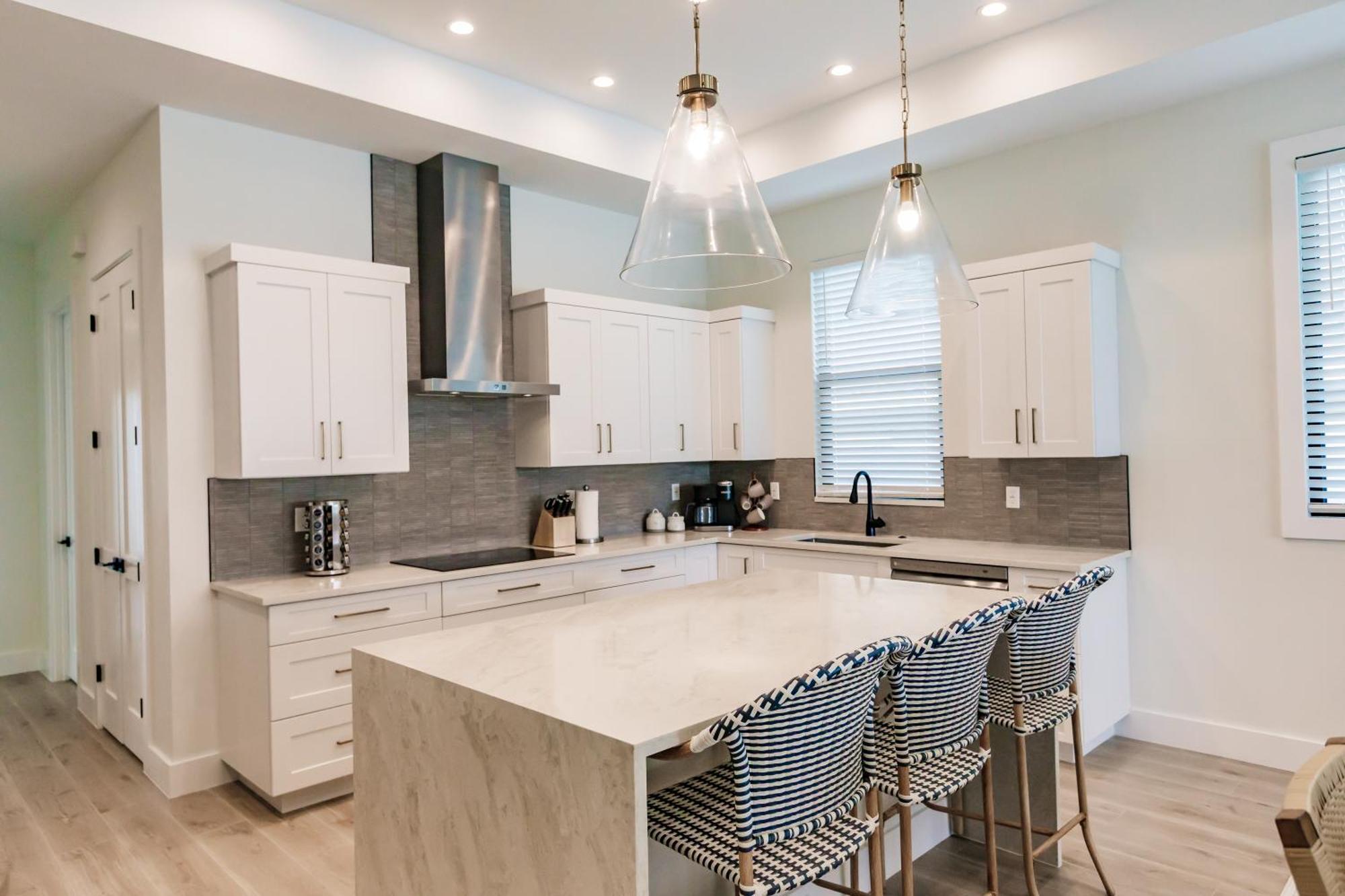 Coastal Elegance Dual Master Bedroom Retreat 3-3 Naples