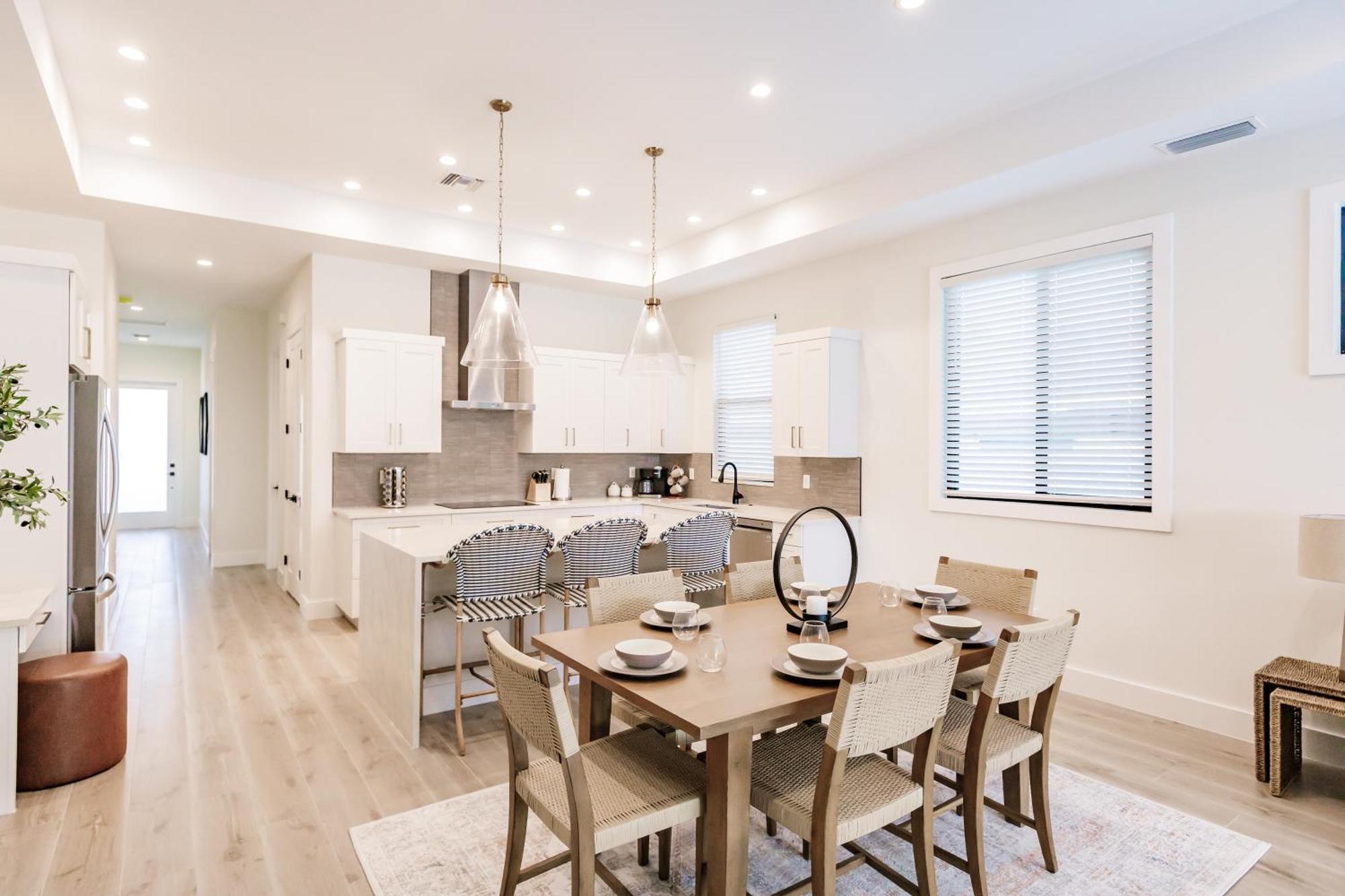 Coastal Elegance Dual Master Bedroom Retreat 3-3 Holiday home *
