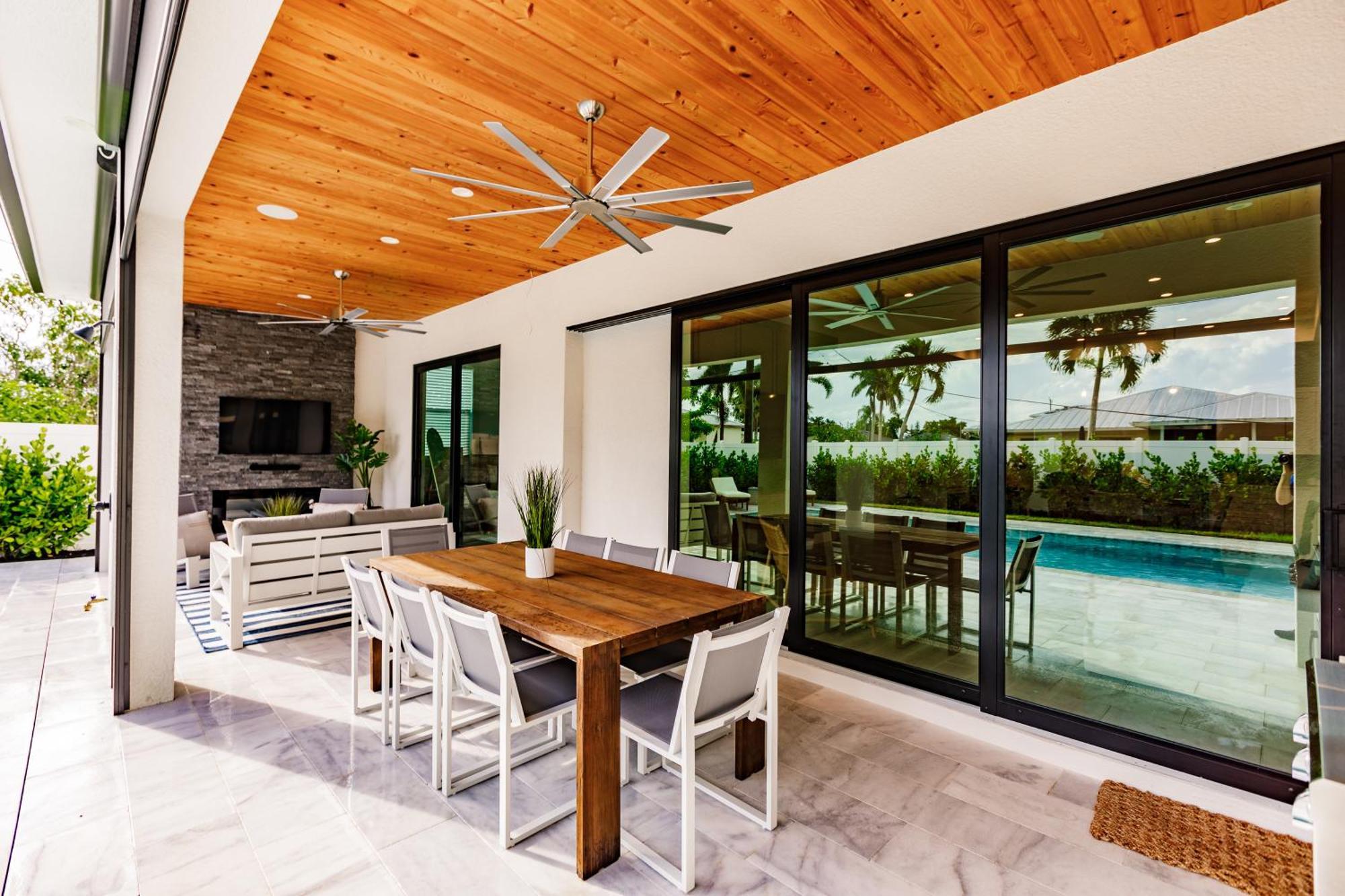 Coastal Elegance Dual Master Bedroom Retreat 3-3 Holiday home Naples