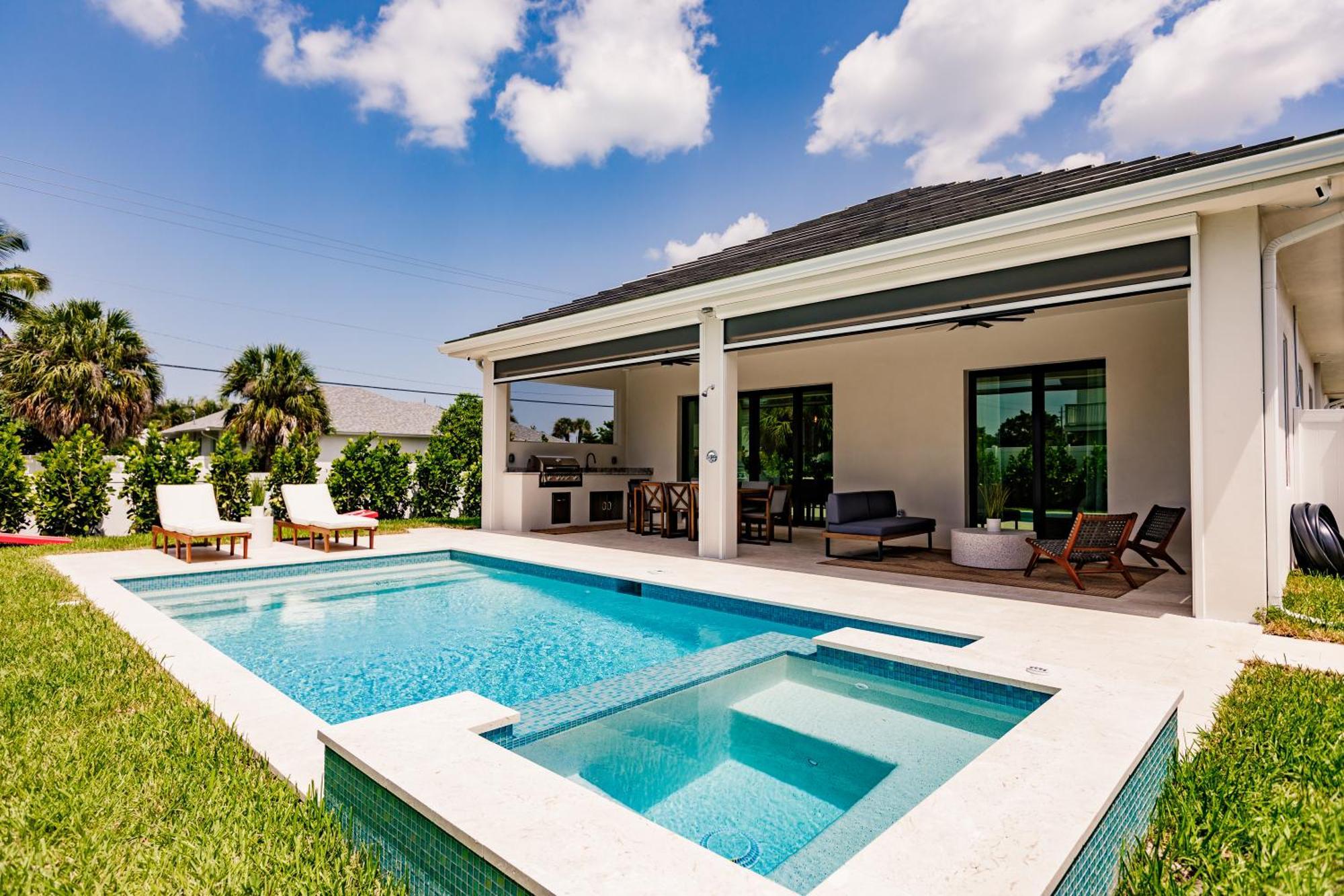 Luxury Orange Blossom Oasis 4-3 Tiki Bar *