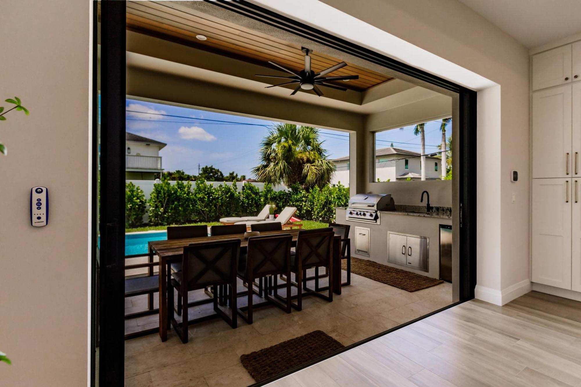 Luxury Orange Blossom Oasis 4-3 Tiki Bar * Naples