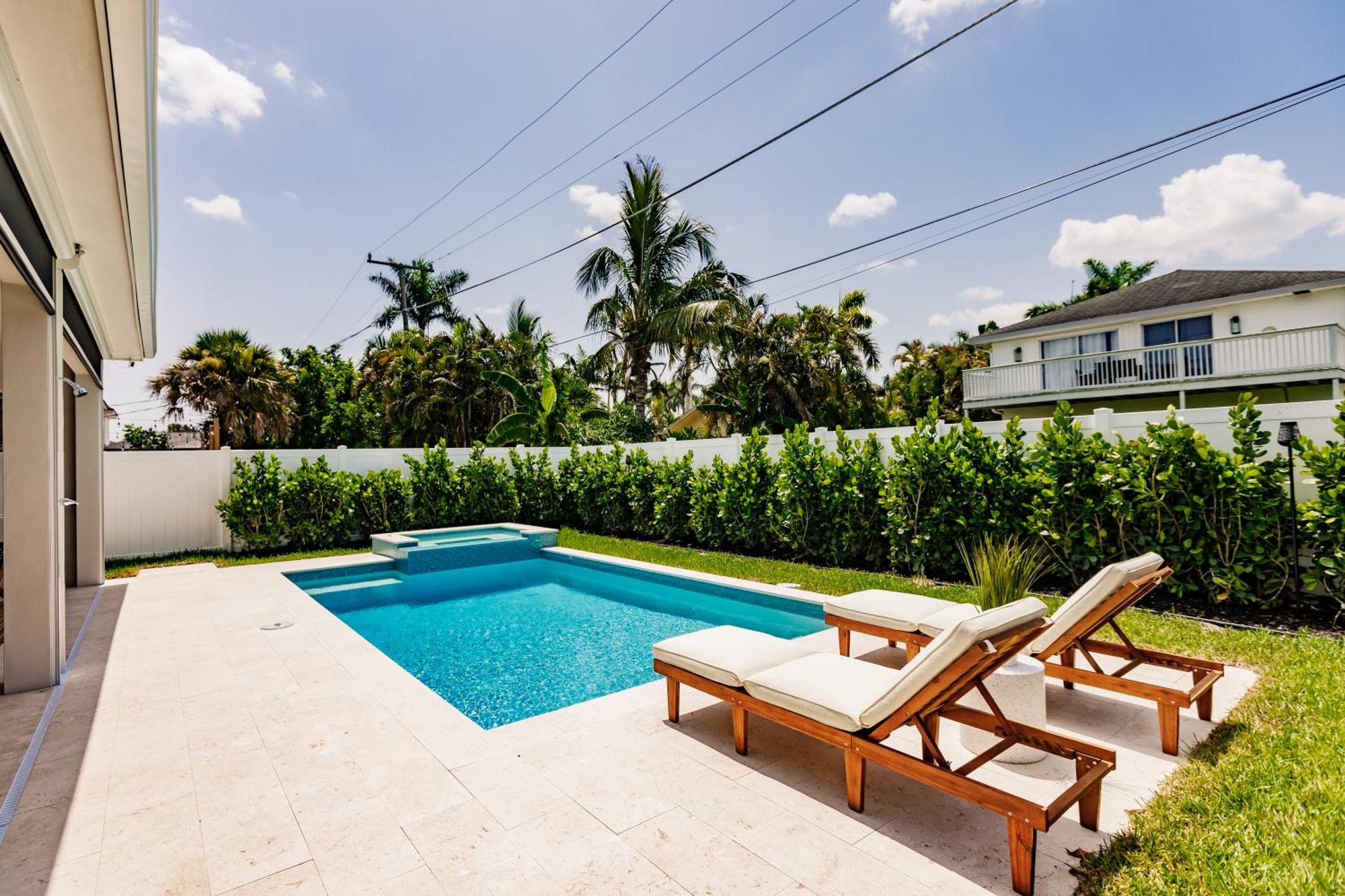 Luxury Orange Blossom Oasis 4-3 Tiki Bar