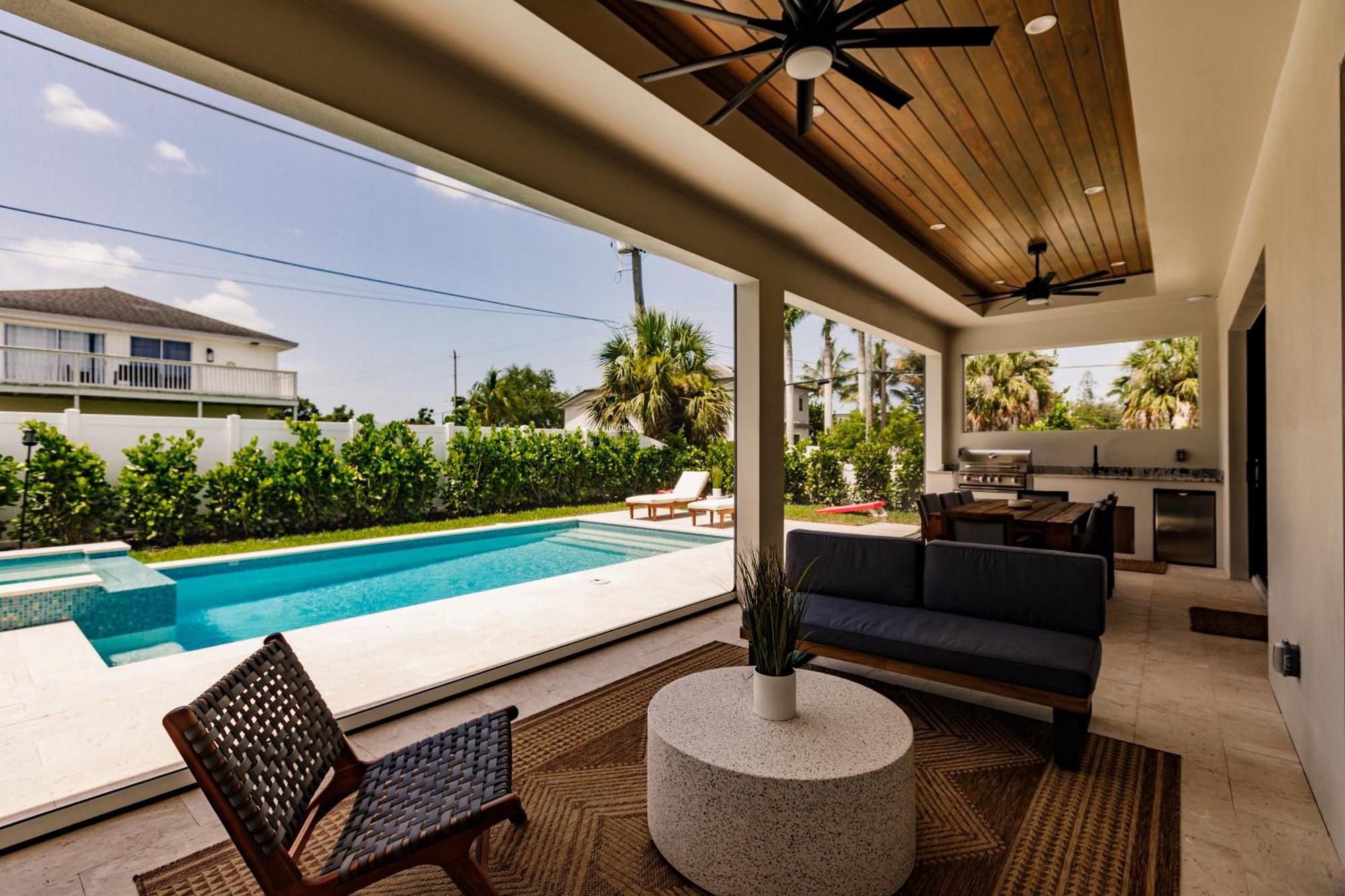 Luxury Orange Blossom Oasis 4-3 Tiki Bar * Naples