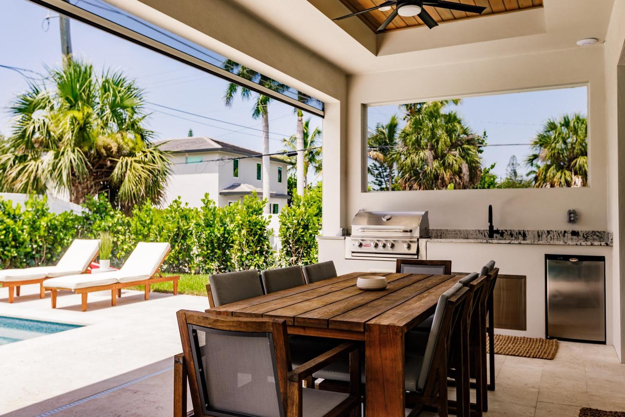 Luxury Orange Blossom Oasis 4-3 Tiki Bar Holiday home Naples