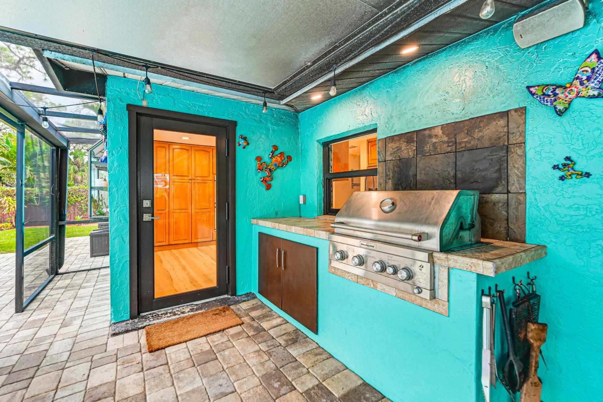 Holiday home With Outdoor Kitchen And Private Pool!