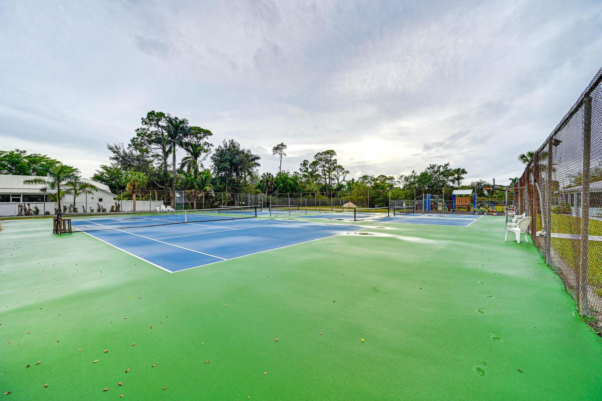 With Outdoor Kitchen And Private Pool! Holiday home Naples