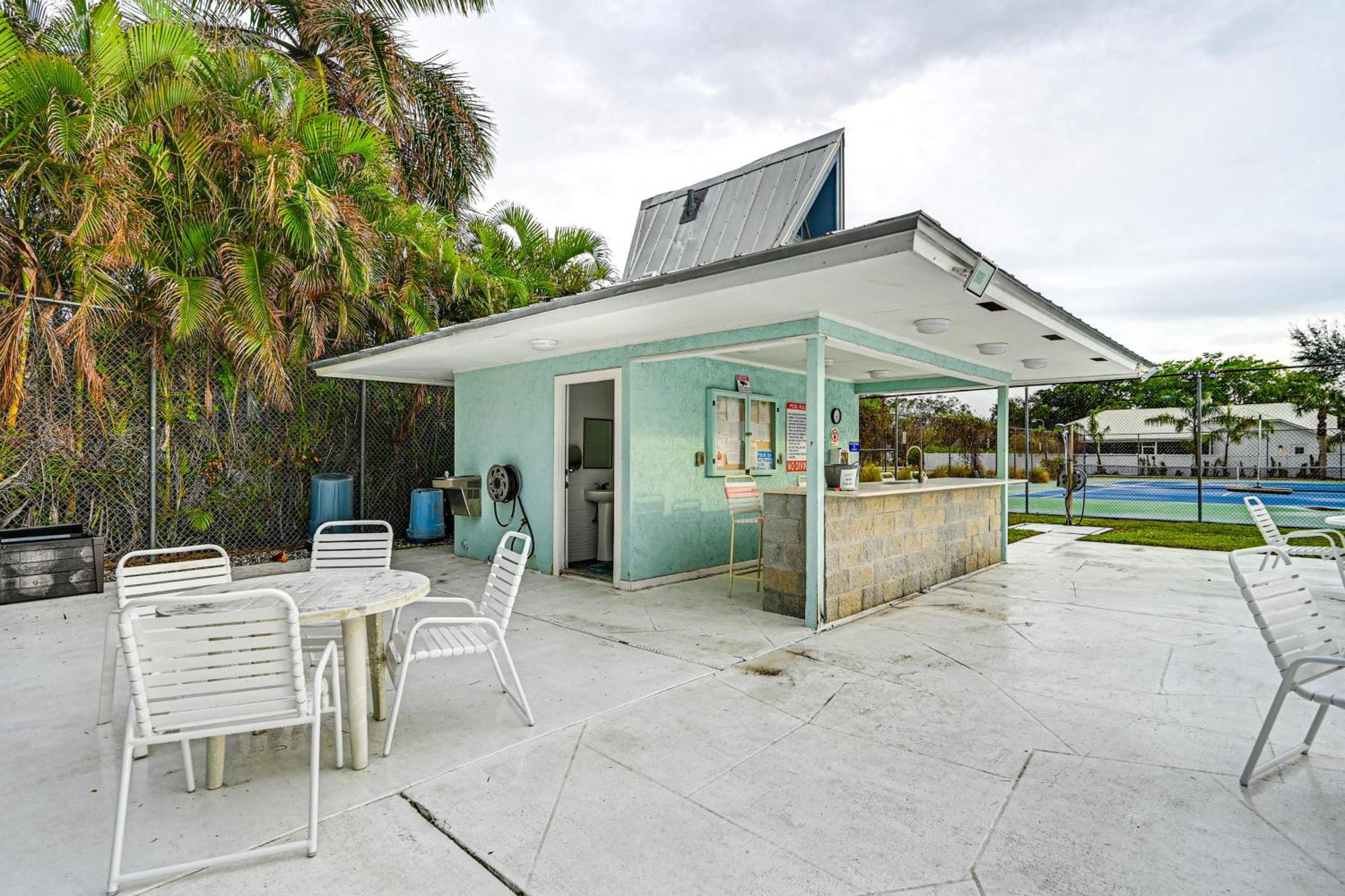 With Outdoor Kitchen And Private Pool! * Naples