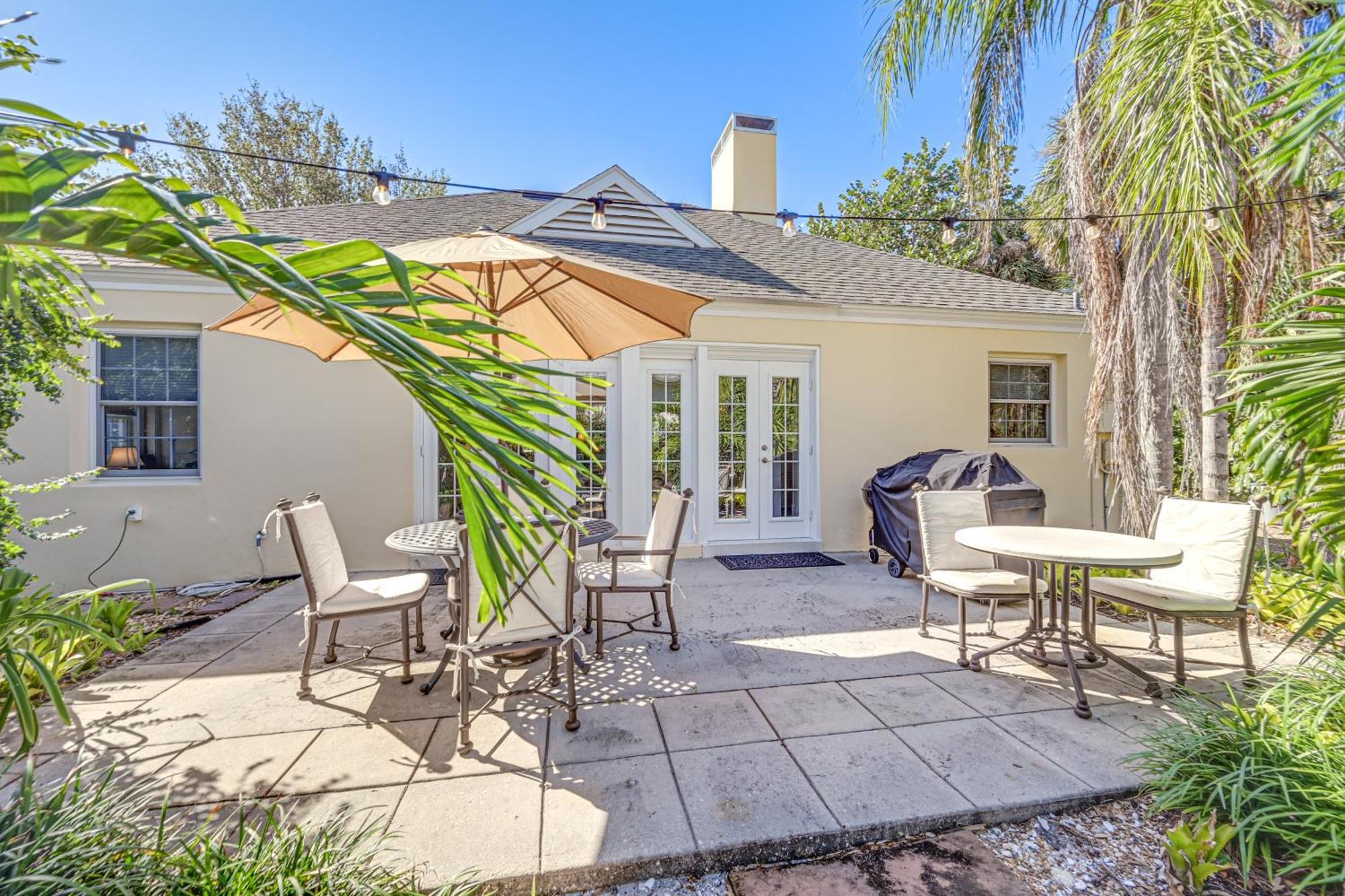 1 Block To - With Pool In Old Naples!