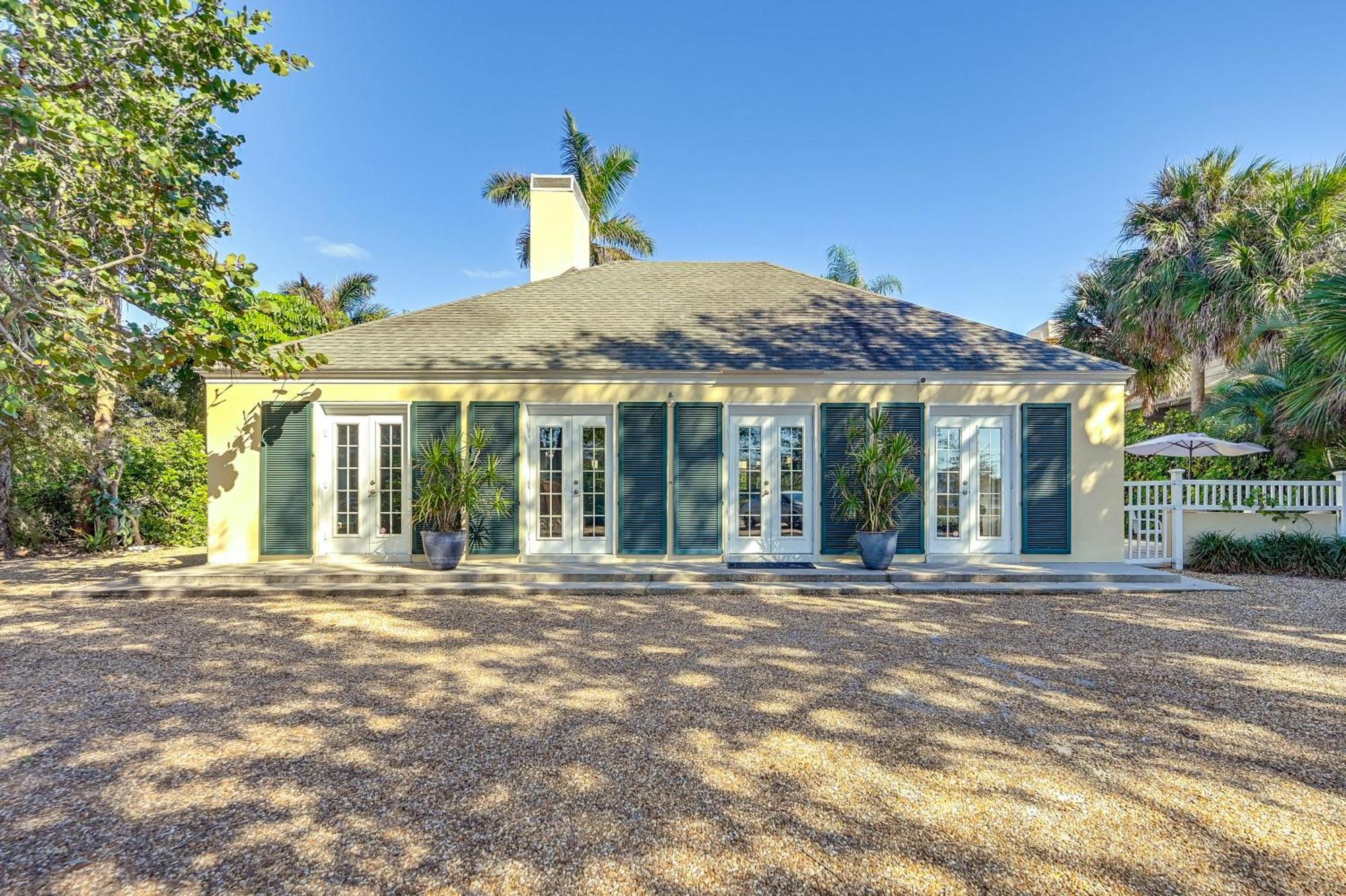 1 Block To - With Pool In Old Naples! * Naples