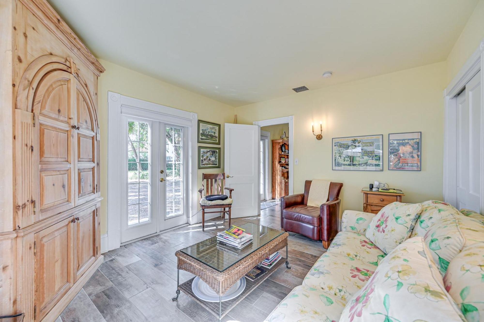 1 Block To - With Pool In Old Naples!