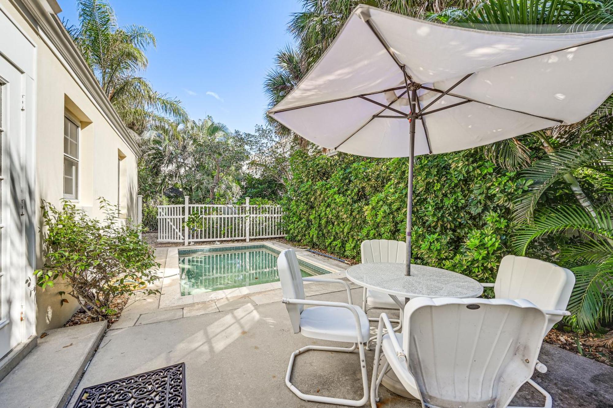 1 Block To - With Pool In Old Naples! * Naples