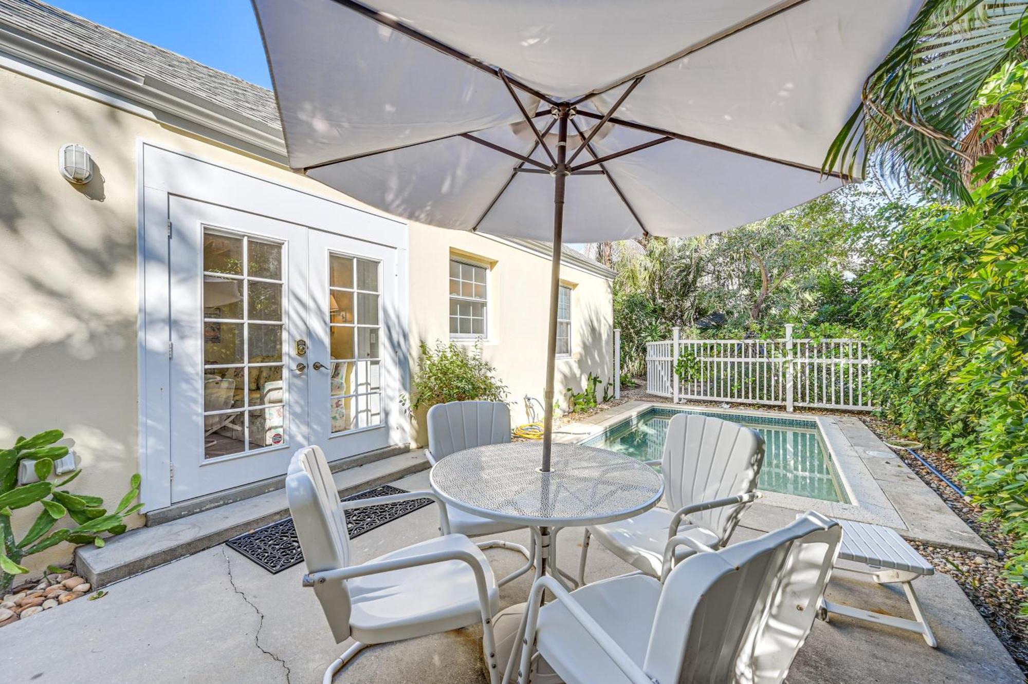 1 Block To - With Pool In Old Naples! Holiday home Naples