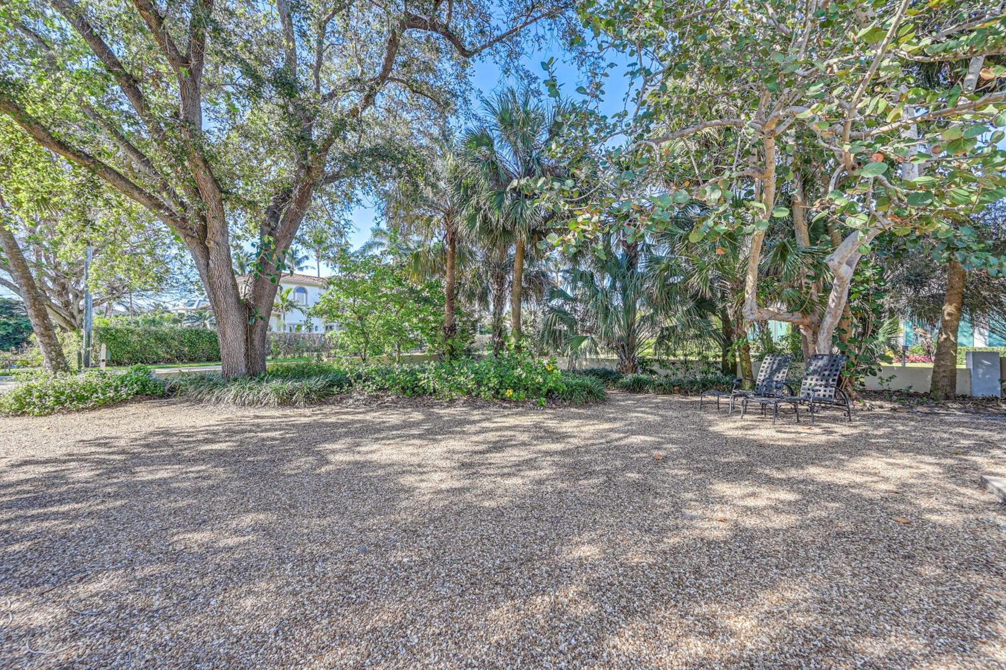 1 Block To - With Pool In Old Naples!