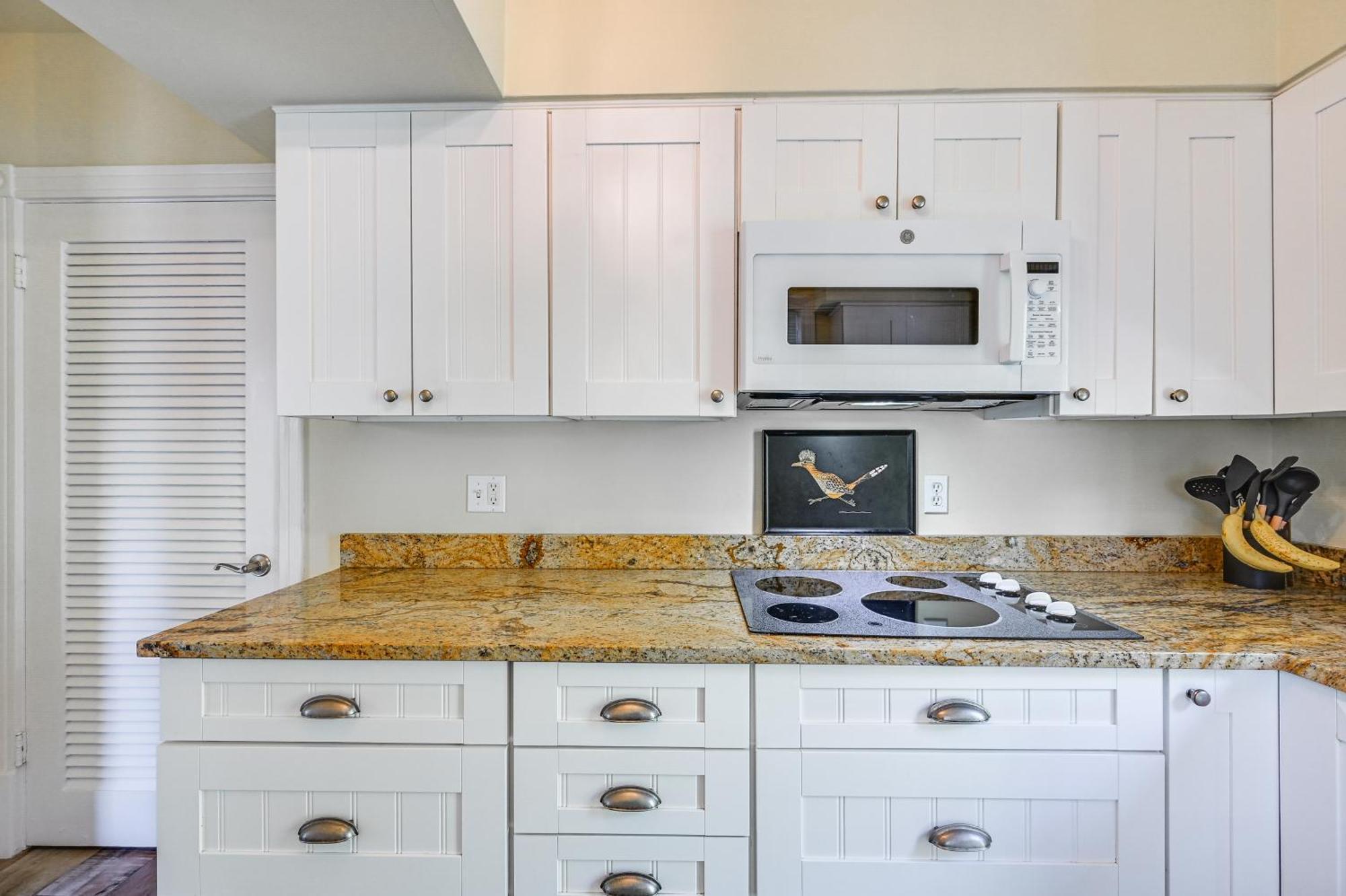 1 Block To - With Pool In Old Naples! *