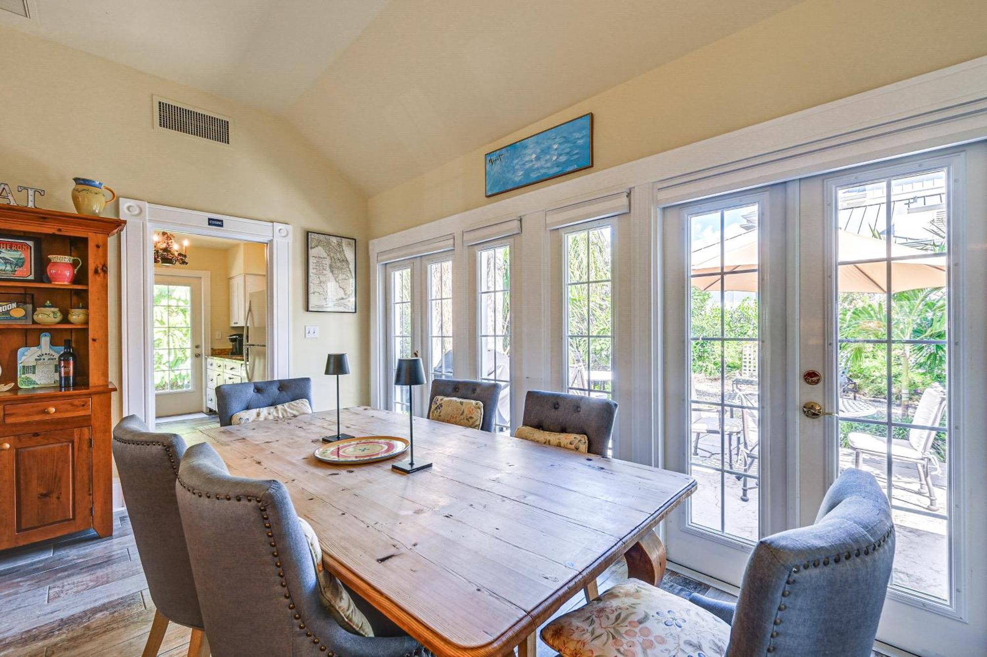 1 Block To - With Pool In Old Naples! * Naples