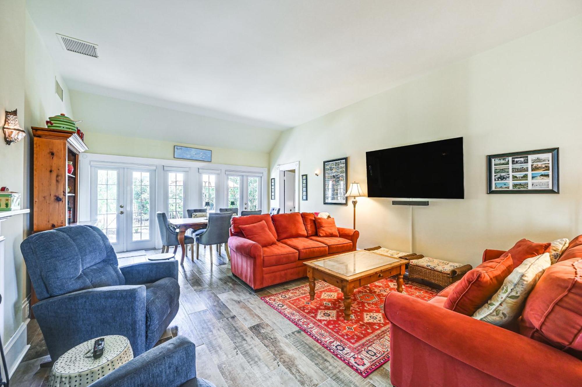 1 Block To - With Pool In Old Naples! * Naples