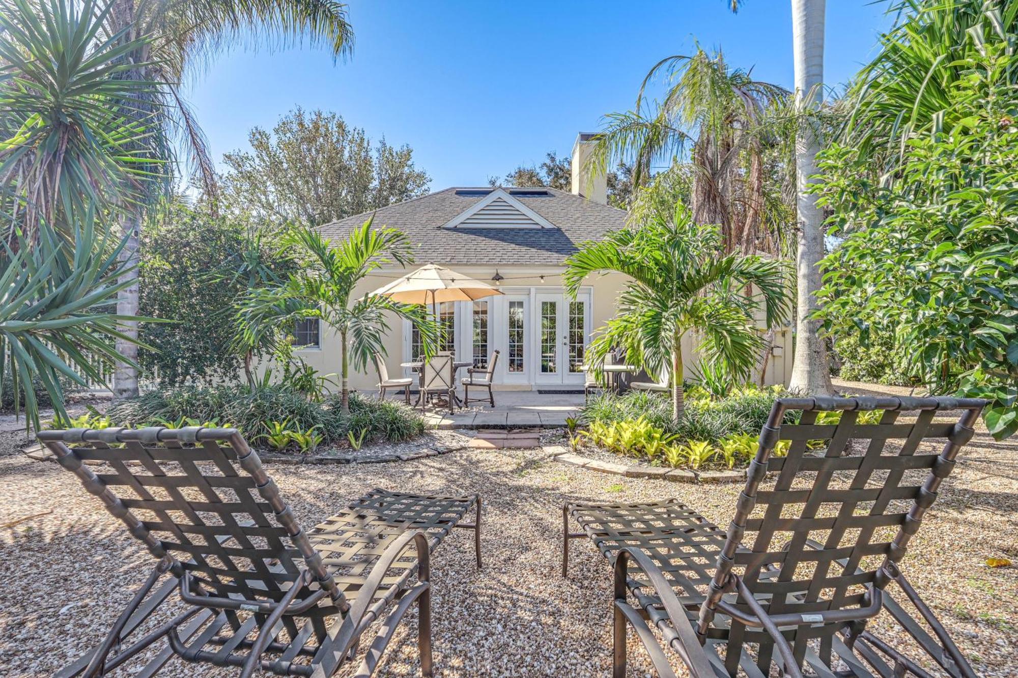 1 Block To - With Pool In Old Naples! * Naples