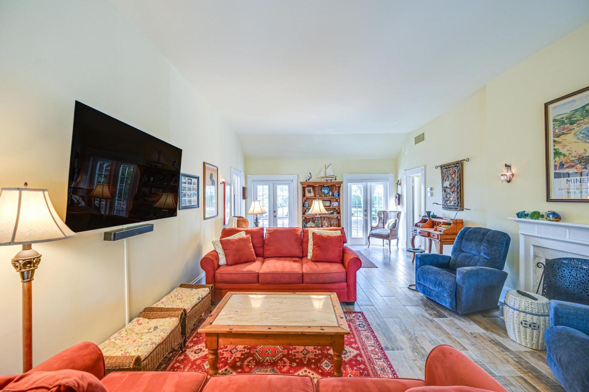 Holiday home 1 Block To - With Pool In Old Naples! *