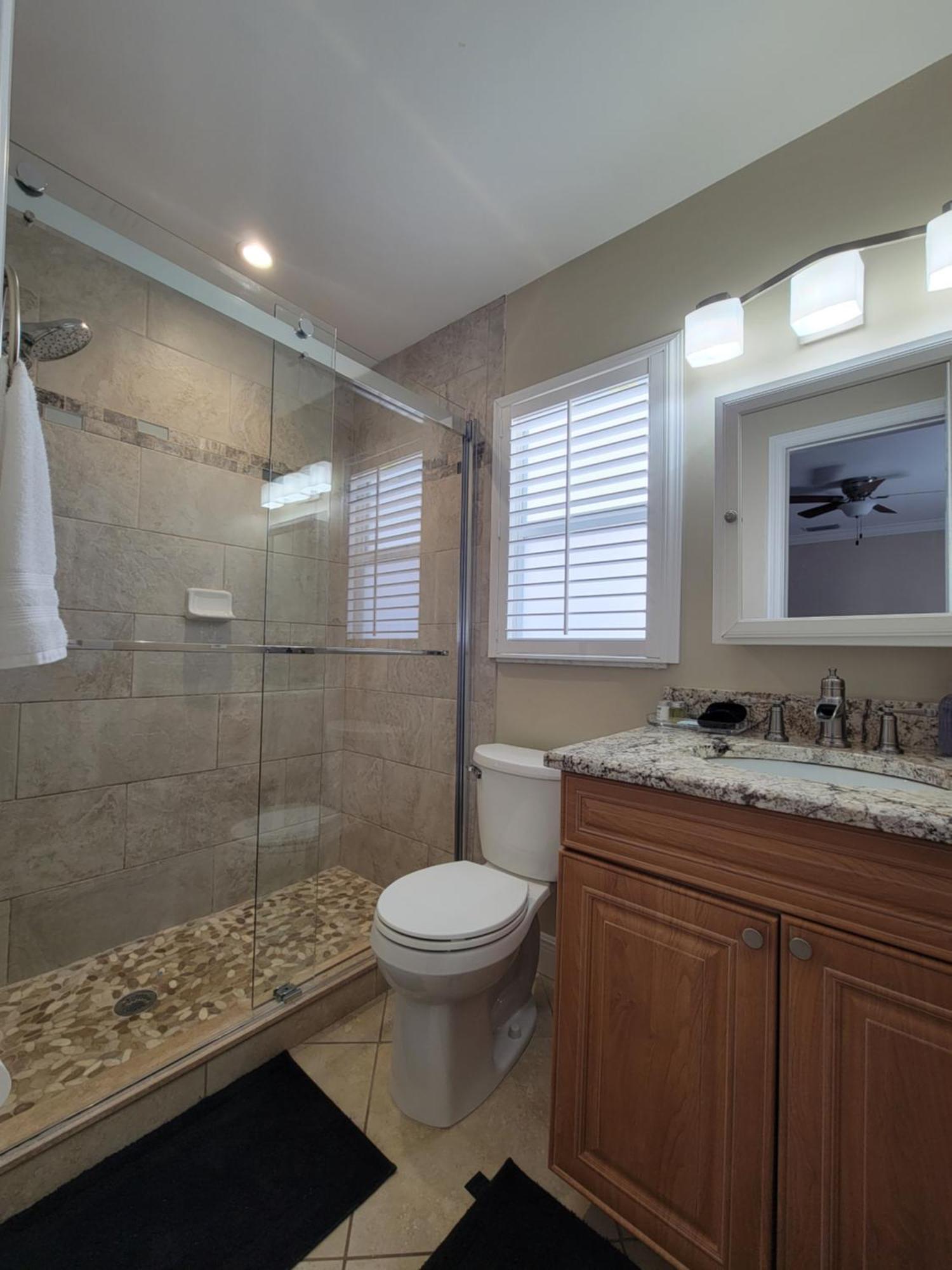 Relax And Unwind Spacious Pool Close To